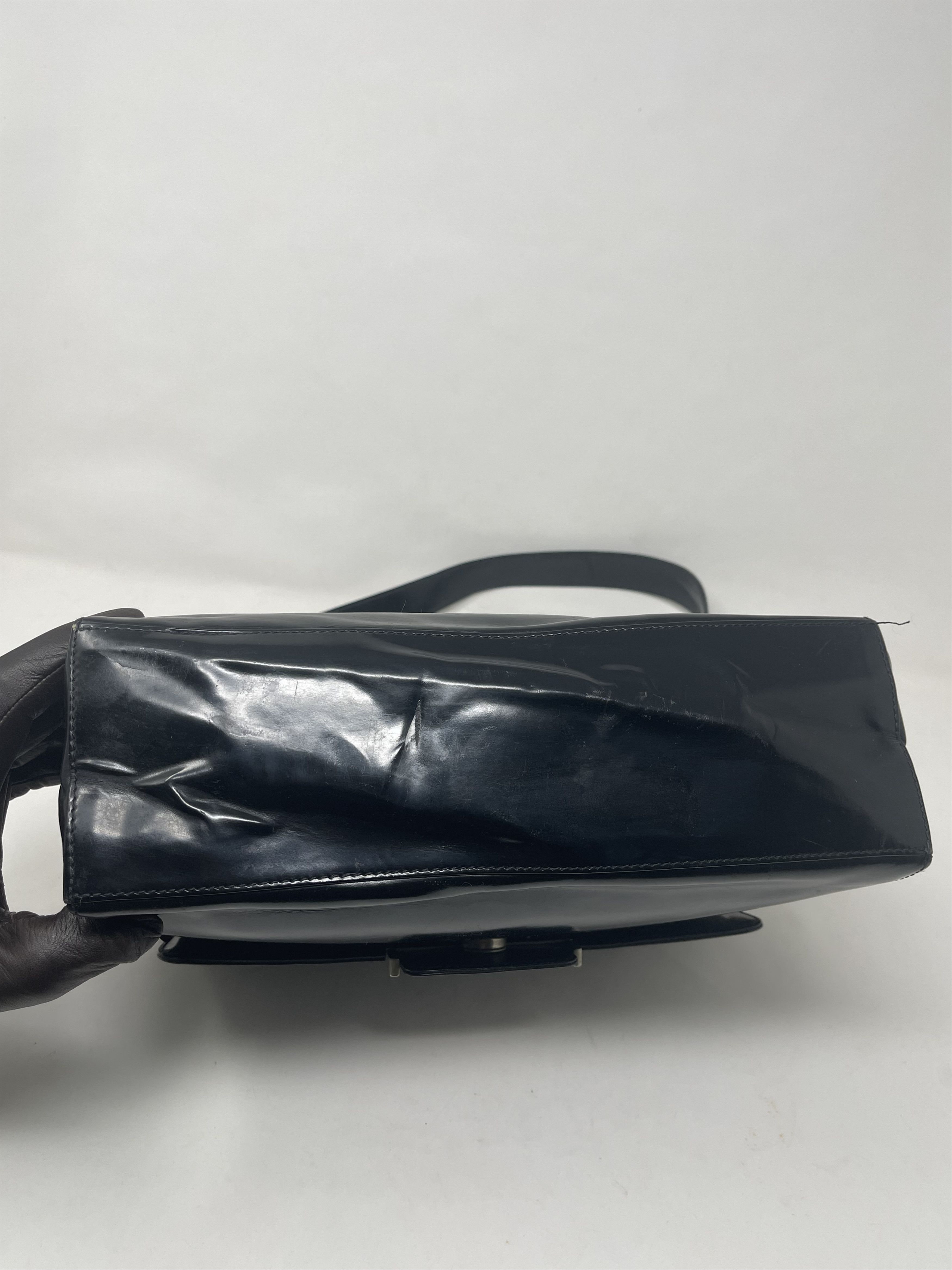 Yves Saint Laurent Yves Saint Laurent Paris Black Patent Leather Shoulder Bag Size ONE SIZE - 10 Thumbnail
