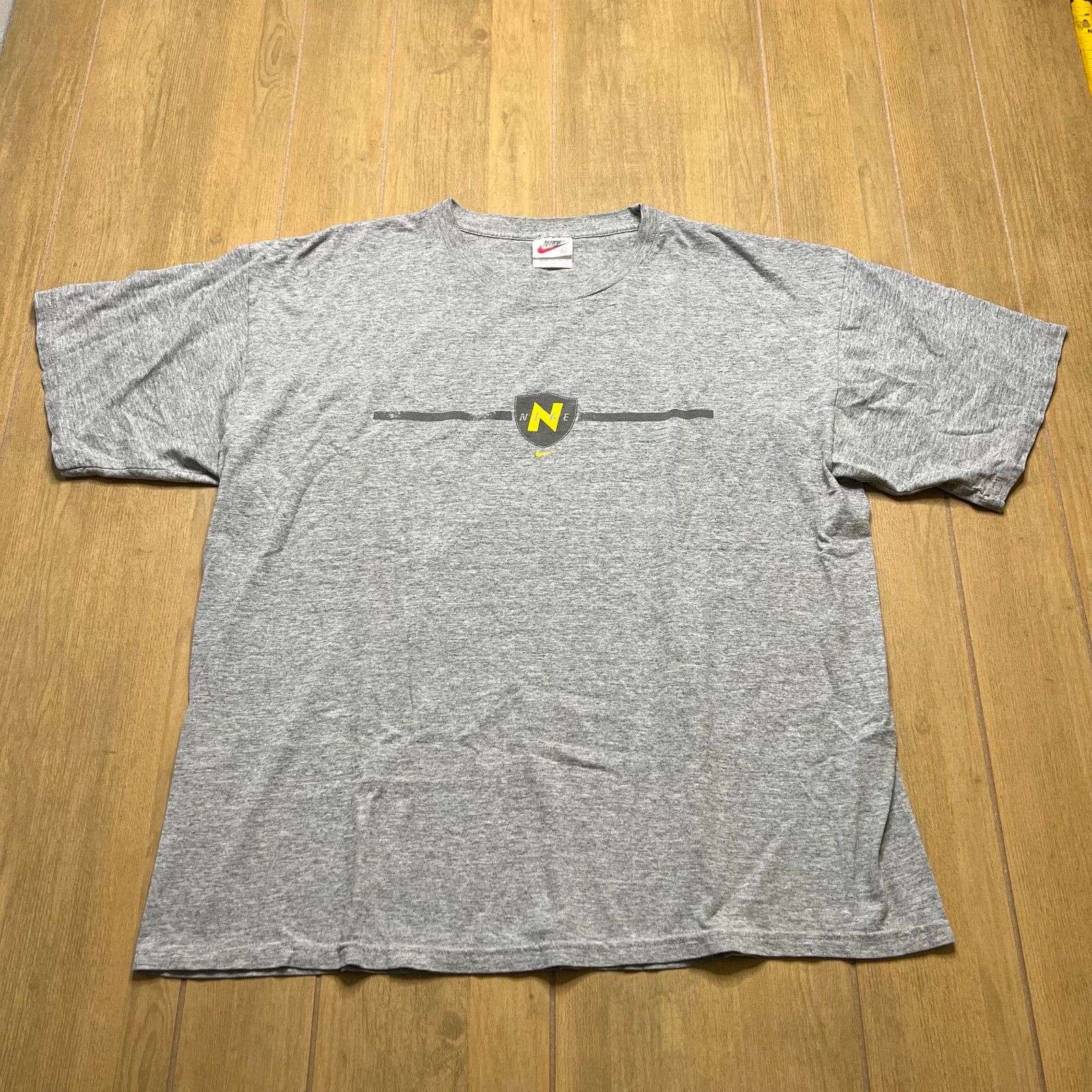 Nike Vintage 90's Nike gray graphic t-shirt Men size XL Y2K Size US XL / EU 56 / 4 - 1 Thumbnail
