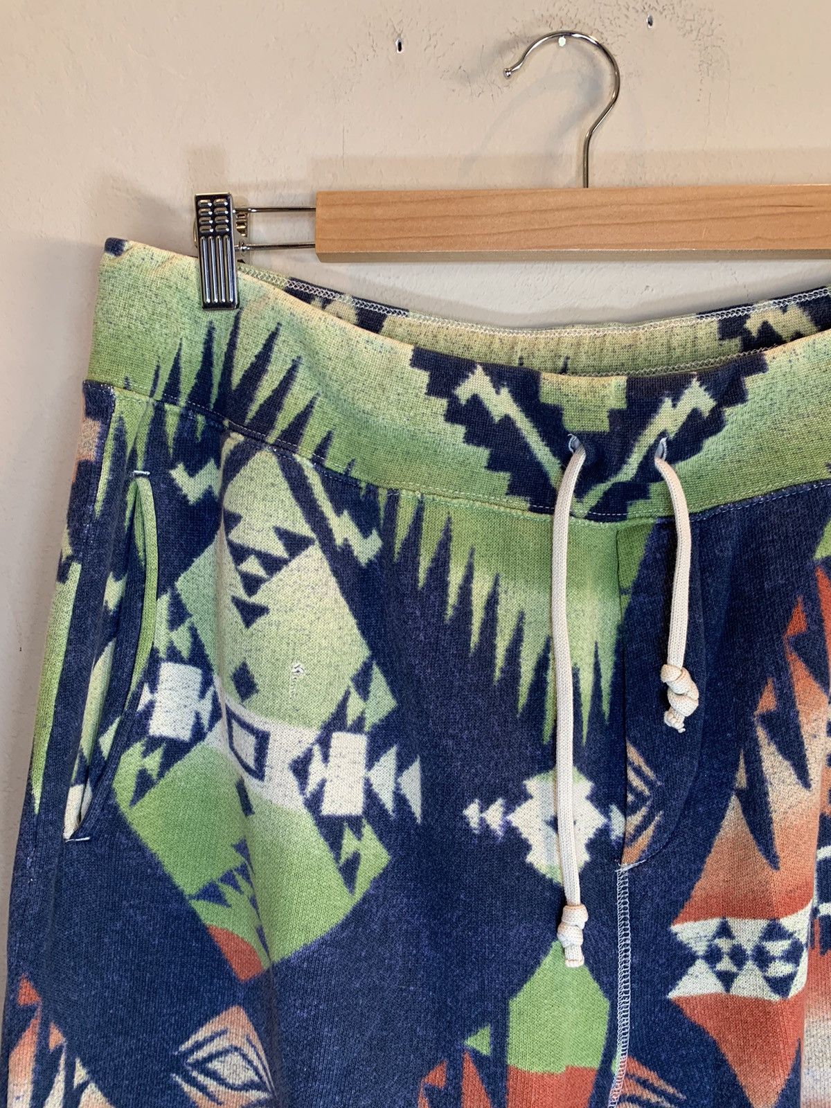 Polo Ralph Lauren *RARE* Vintage 90’s Polo Ralph Lauren Aztec Art Sweat Shorts Size US 34 / EU 50 - 5 Thumbnail
