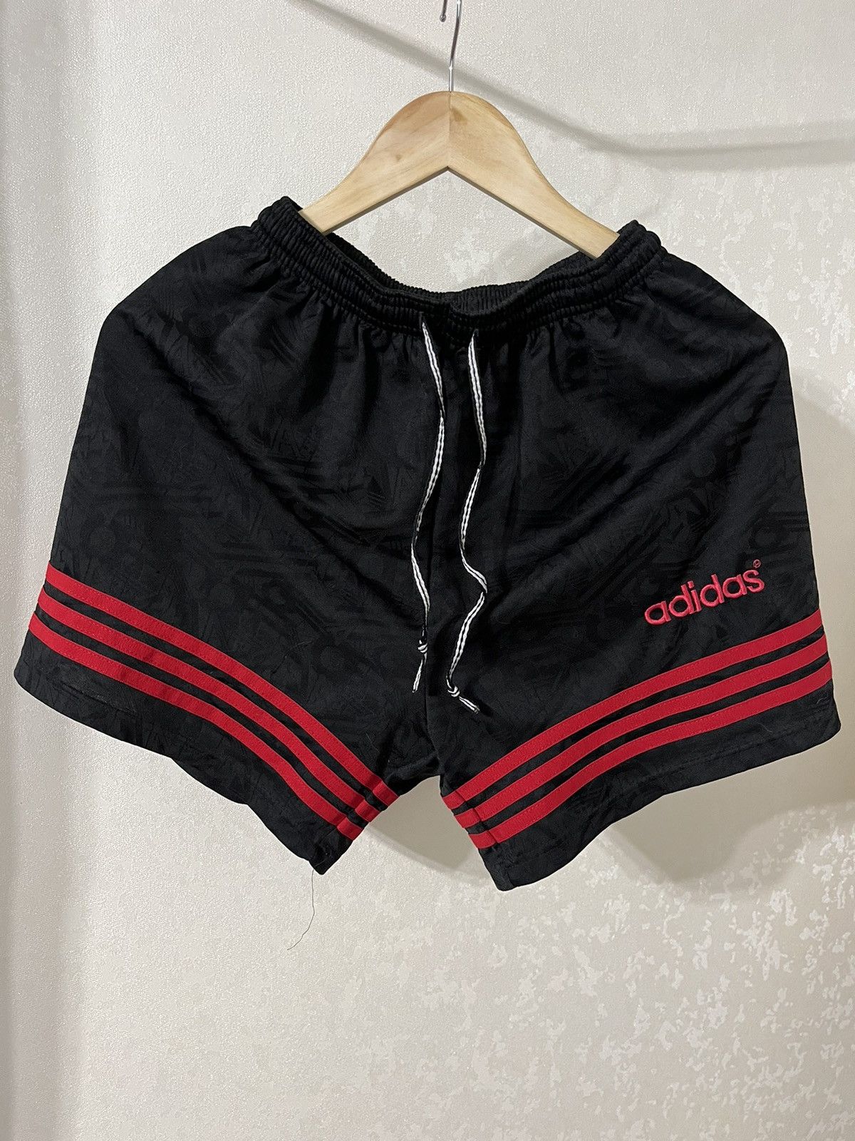 Adidas Adidas All Overprinted Vintage 90s Shorts Size US 32 / EU 48 - 1 Thumbnail