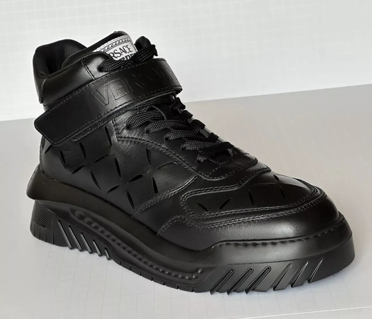 Versace VERSACE High Top Cut Out Leather Logo Fashion Sneakers Size US 11 / EU 44 - 7 Thumbnail
