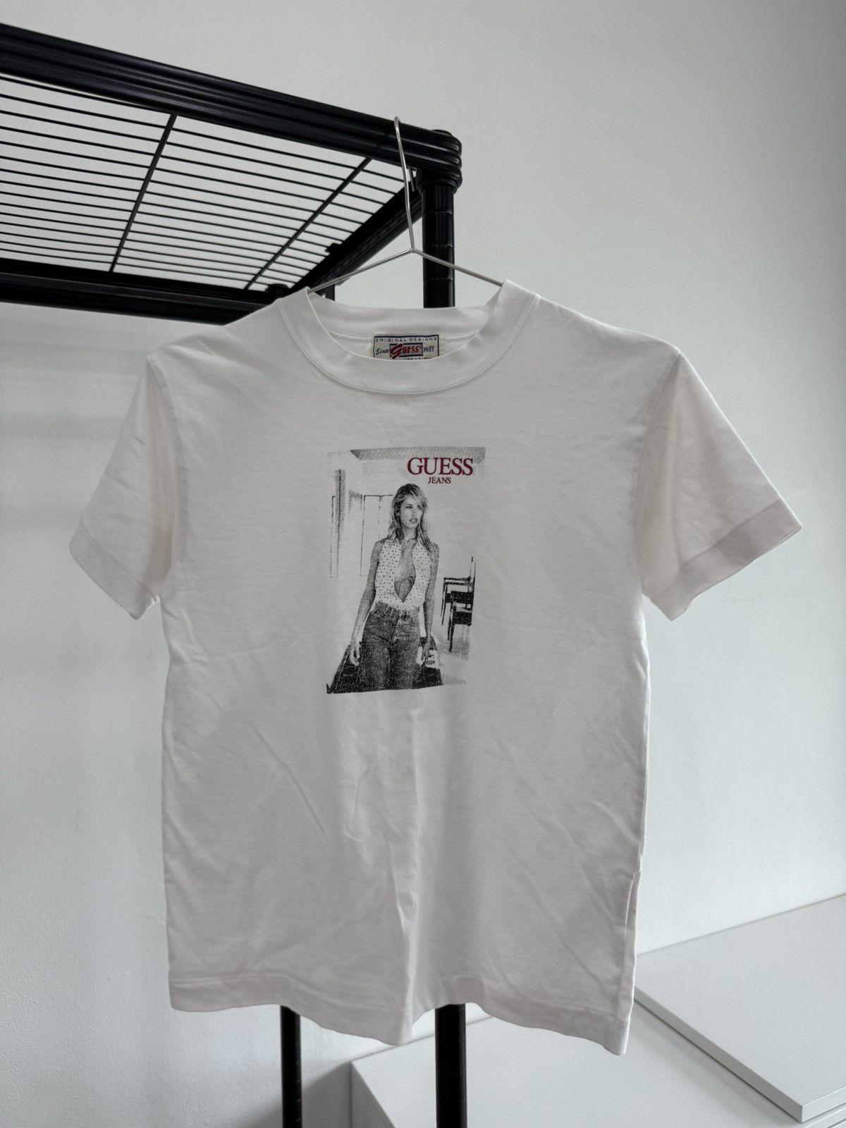 Guess RARE Vintage Guess Parfum Photo T-Shirt Size XS / US 0-2 / IT 36-38 - 1 Thumbnail