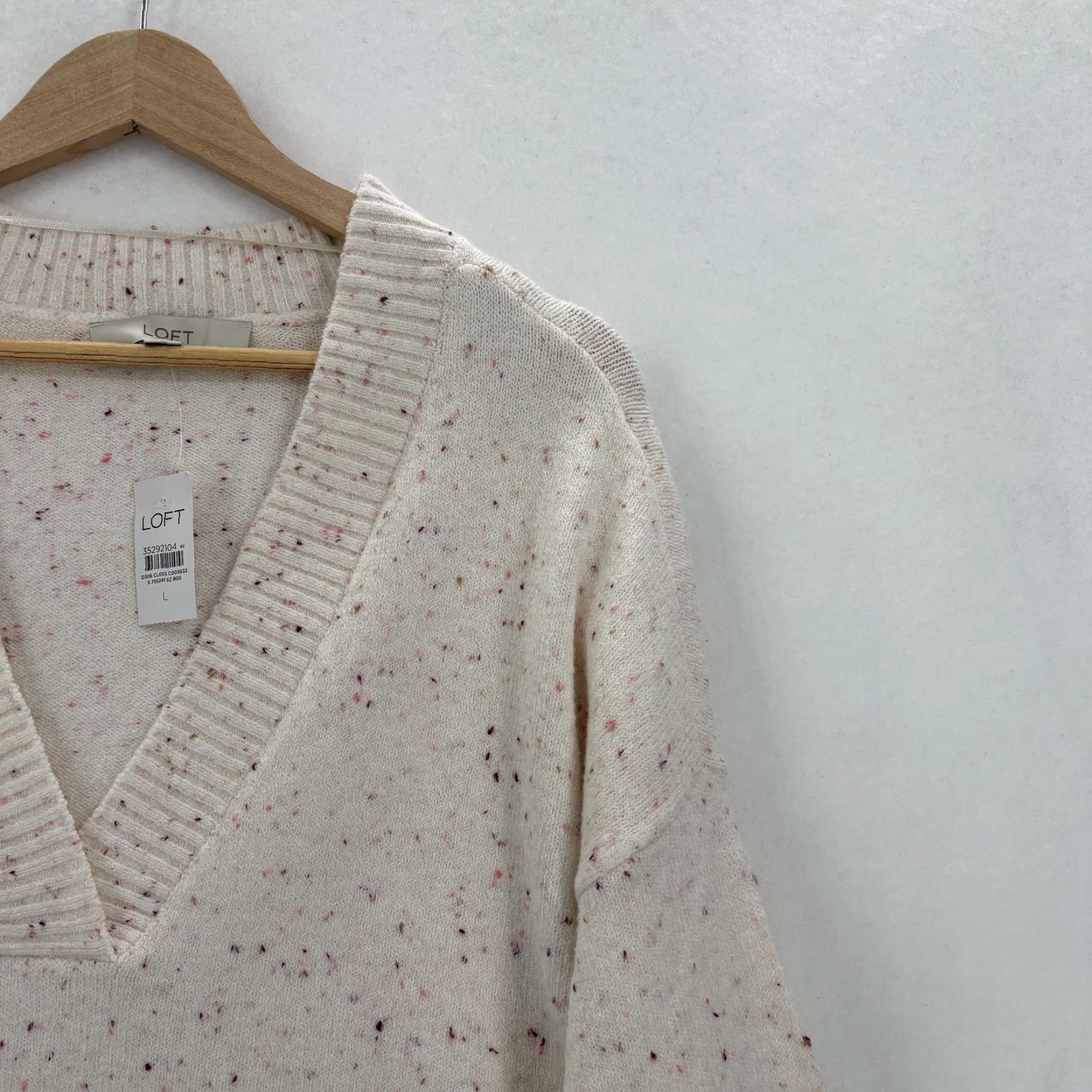 Loft LOFT Beige V-Neck Pocket Long Sleeve Pullover Sweater Womens Large NWT Size L / US 10 / IT 46 - 2 Thumbnail