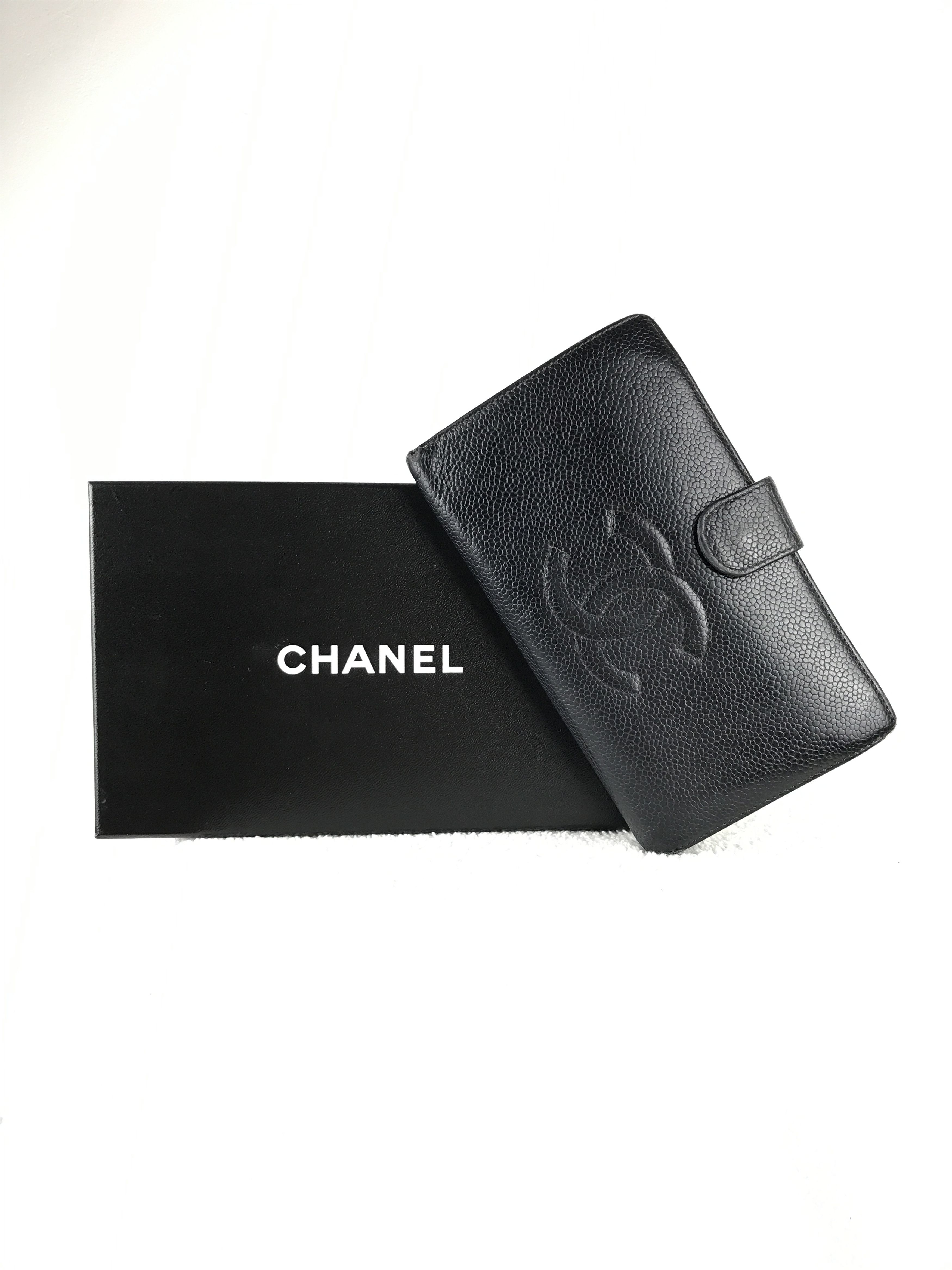 Vintage Chanel black Lambskin Bi-fold Cardholder CC Logo fashion