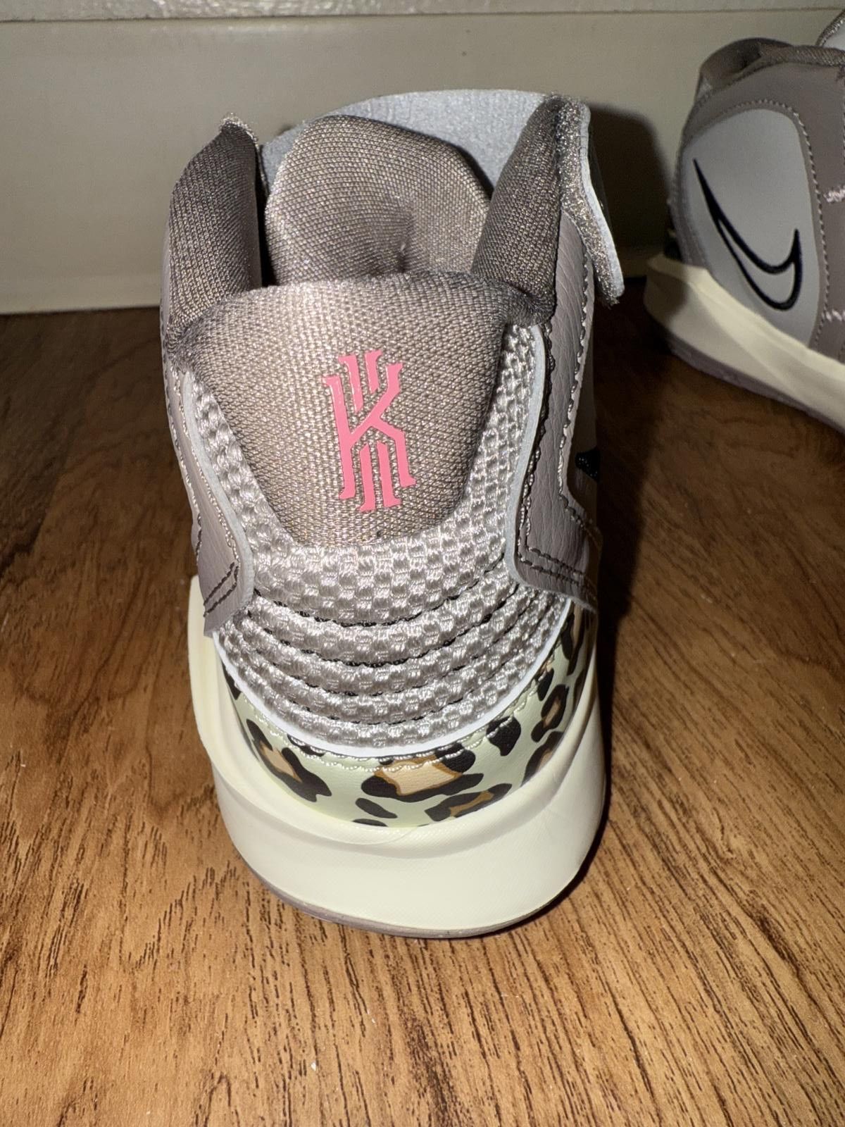 Nike Nike Kyrie Infinity Leopard Camo (PS) Size US 5 / EU 37 - 9 Thumbnail