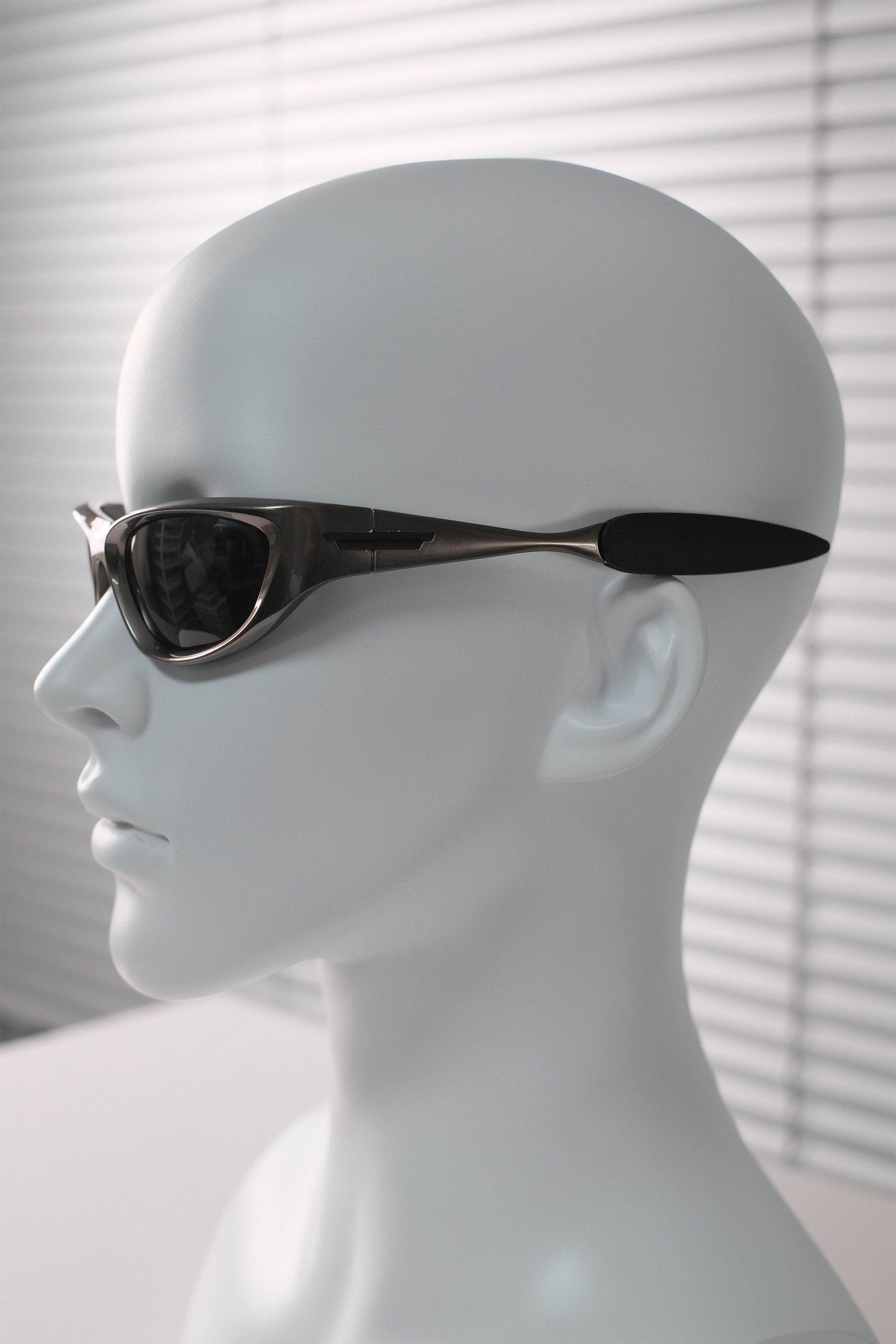 Japanese Brand Cyberpunk Y2k Avant Garde Futuristic Gunmetal Sunglasses OS Size ONE SIZE - 7 Thumbnail