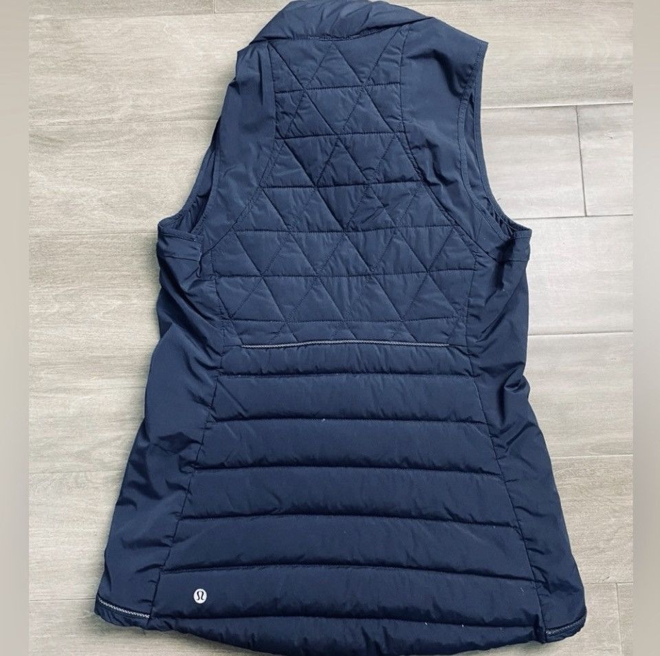 Lululemon Lululemon fluffed up Navy Puffer Vest size 6 Size M / US 6-8 / IT 42-44 - 5 Thumbnail