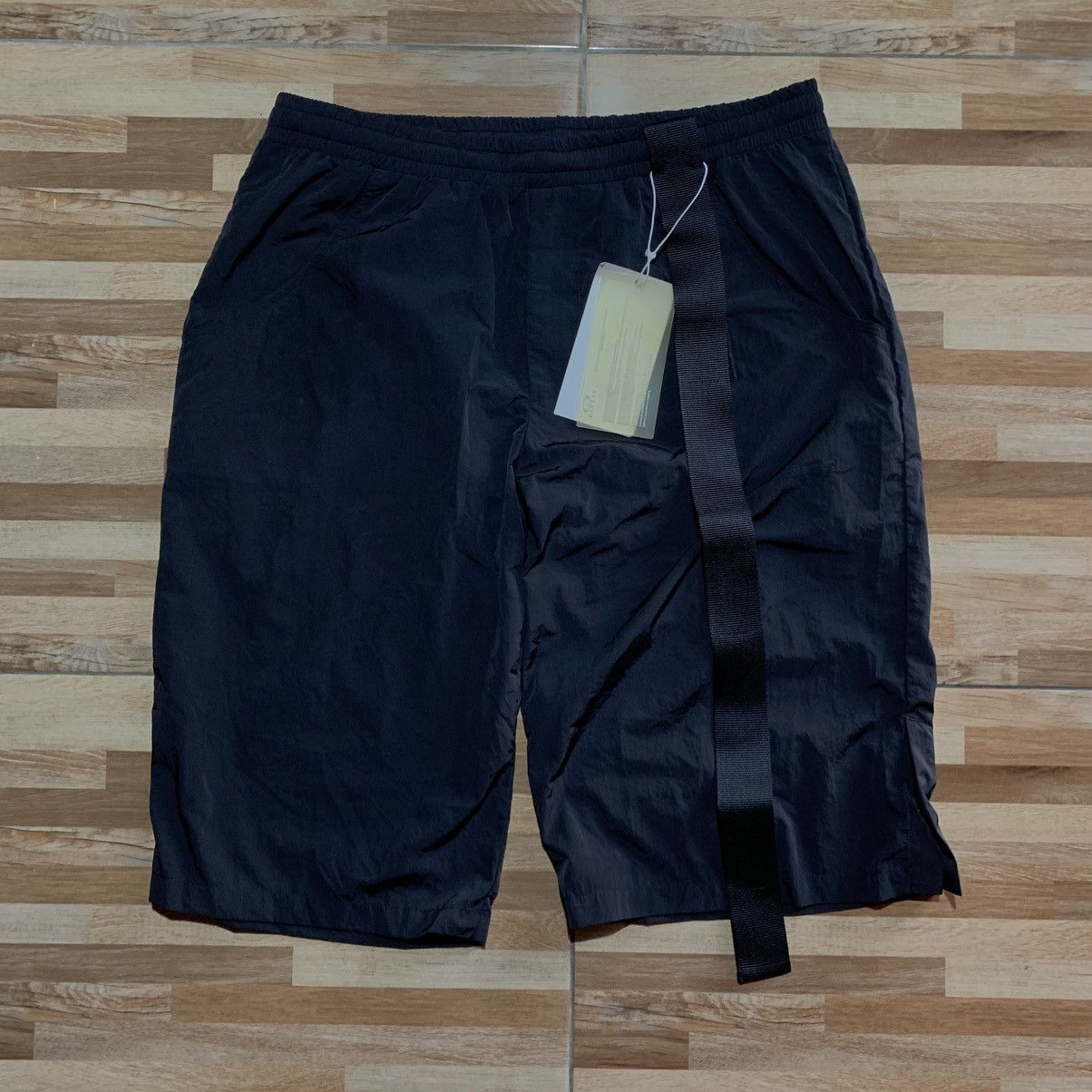 Oakley × Samuel Ross Oakley x Samuel Ross Blackout Oversized Track Short Size US 34 / EU 50 - 1 Thumbnail