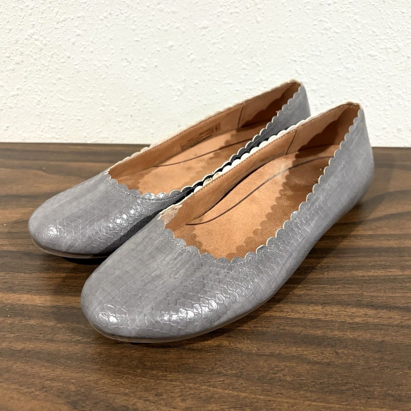 Vionic Vionic Julieta Ballet Flats Womens Size 8.5 Grey Snake Print Scalloped Comfort Size US 9 / IT 39 - 4 Thumbnail