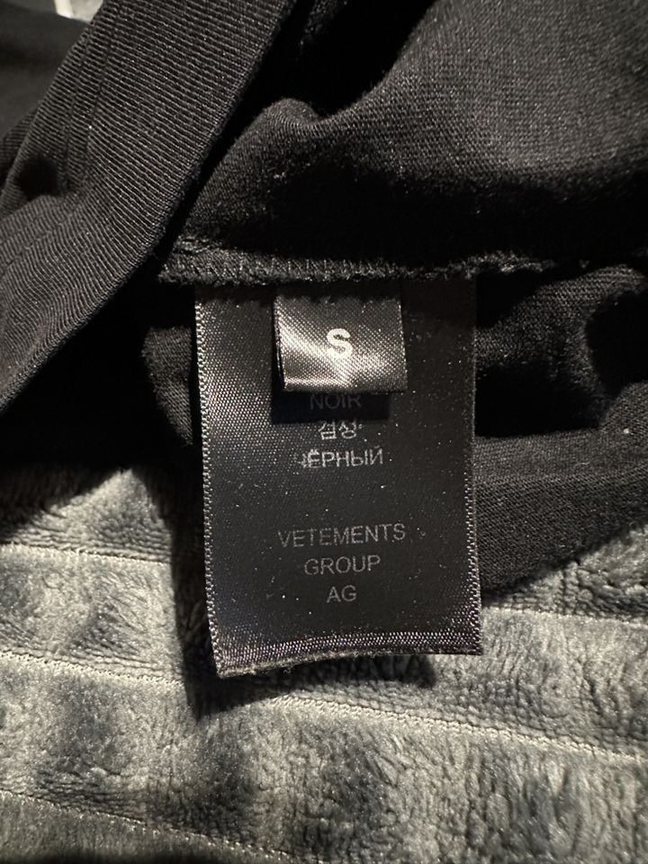 Vetements Vetements American Flag Logo Graphic Print Tee in Black Size US S / EU 44-46 / 1 - 3 Thumbnail
