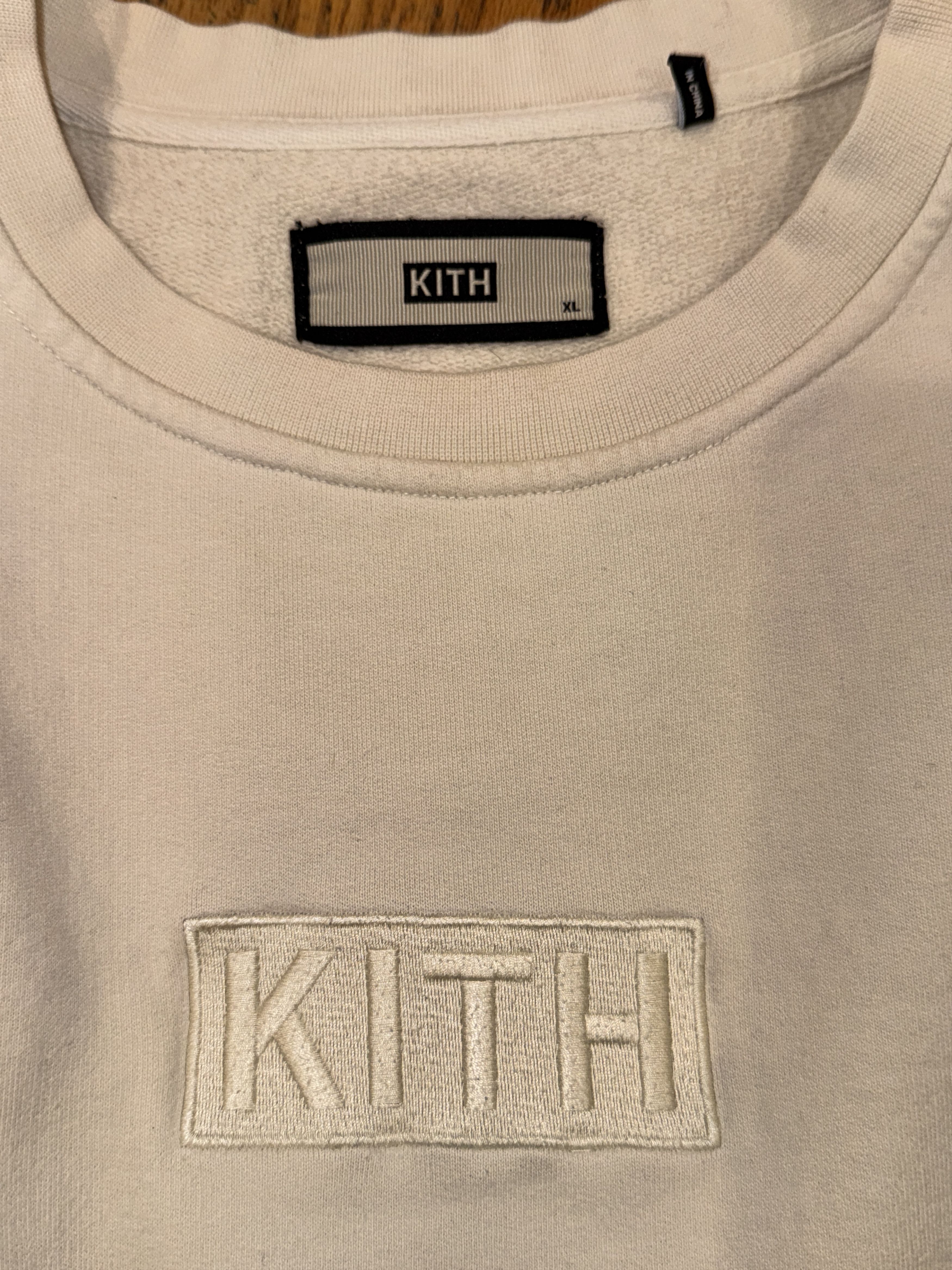 Kith tan box logo crewneck Size US XL / EU 56 / 4 - 3 Thumbnail