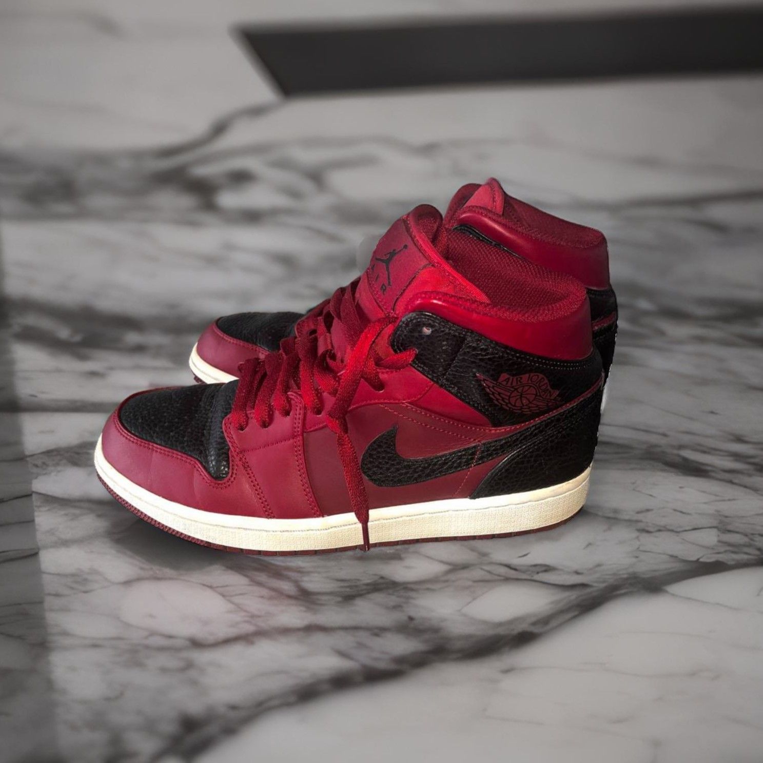 jordan 1 retro mid black team red