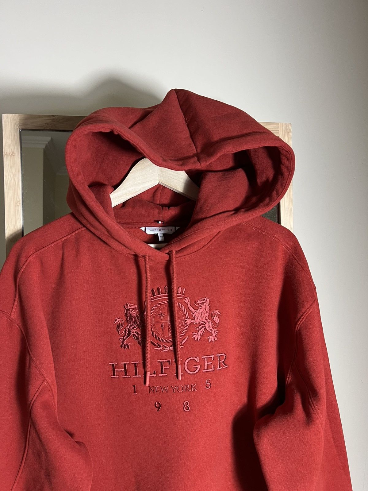 Tommy Hilfiger Tommy Hilfiger Women’s Hoodie Spellout Crest Logo Y2K Retro Size XL / US 12-14 / IT 48-50 - 6 Thumbnail