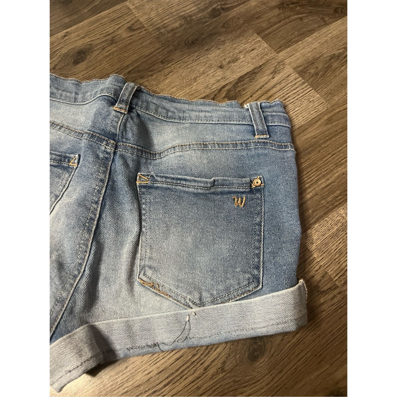 Other Wallflower The Sky High Curvy Fit Denim Shorts Woman’s Size Size 28" / US 6 / IT 42 - 8 Thumbnail