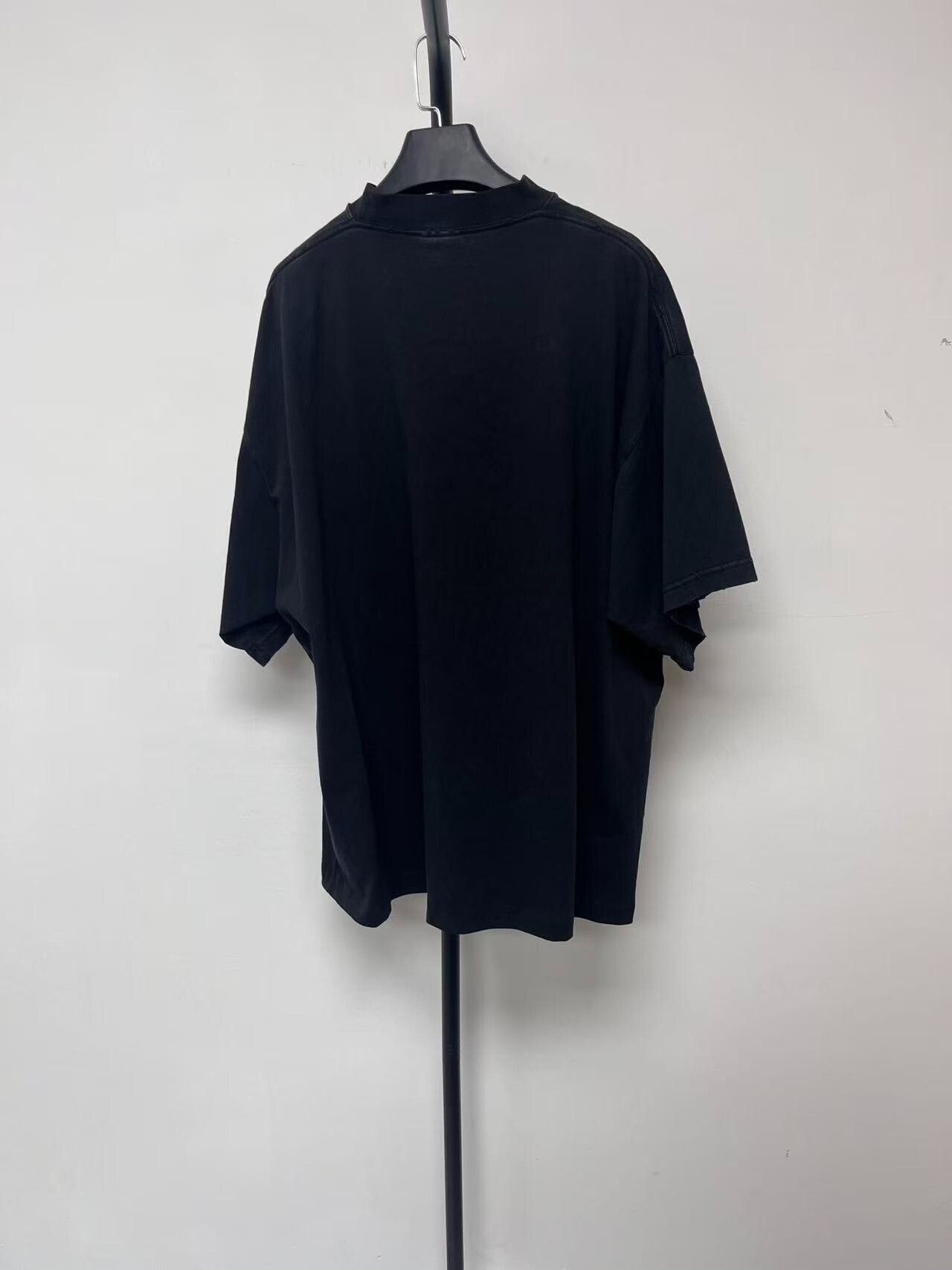 Balenciaga Balenciaga Be Different Apple Logo T-Shirt Size US M / EU 48-50 / 2 - 2 Thumbnail