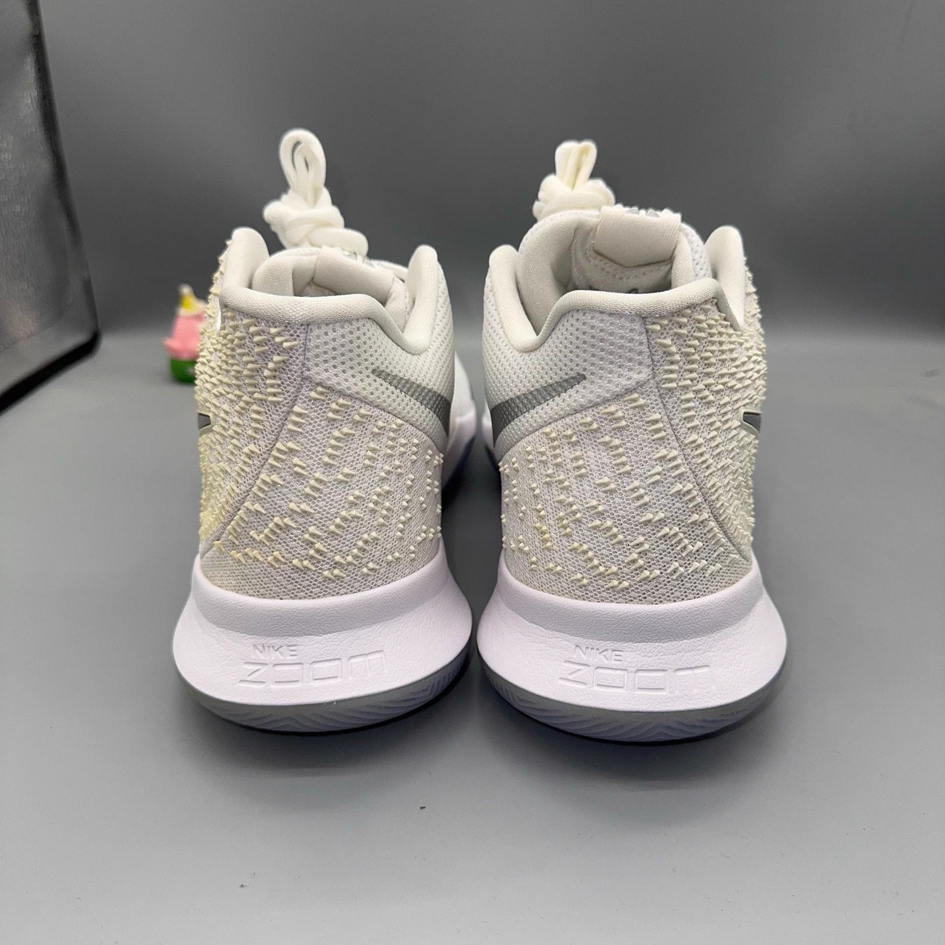 Nike Nike Kyrie 3 White Size 44 Size US 11 / EU 44 - 3 Thumbnail
