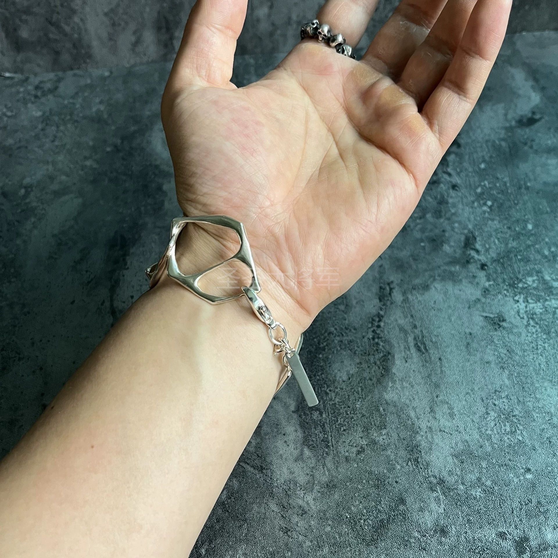 Chin Teo Chin Teo Polished Silver Unique Frame Bracelet 1+3 Size ONE SIZE - 5 Thumbnail