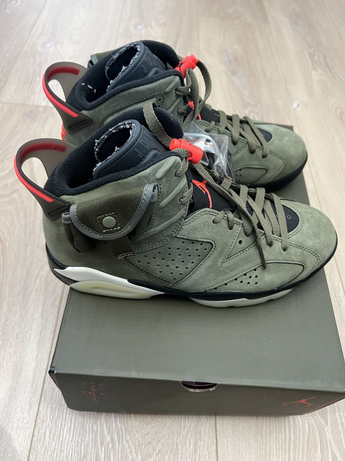 TRAVIS SCOTT JORDAN RETRO JORDAN 6
