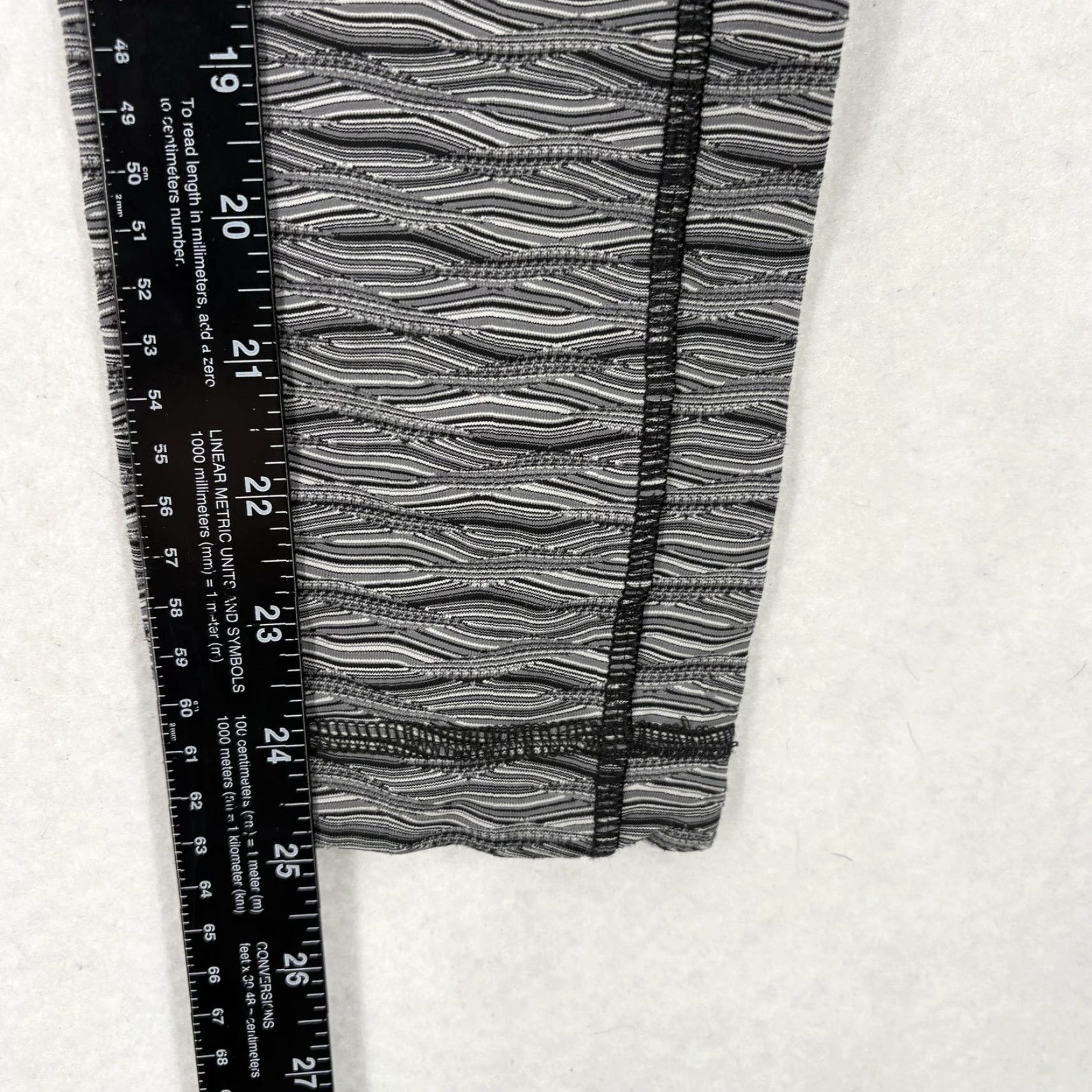 Lululemon Lululemon Pants Womens 6 Gray Wave Crop Leggings Pockets Athletic Yoga Gym Size 28" / US 6 / IT 42 - 7 Thumbnail