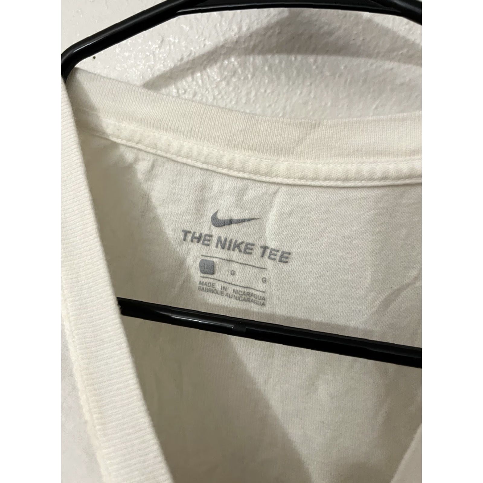 Nike Nike Sportswear Tee T-Shirt White Large Tee Short Sleeve Men Distressed Size US L / EU 52-54 / 3 - 3 Thumbnail