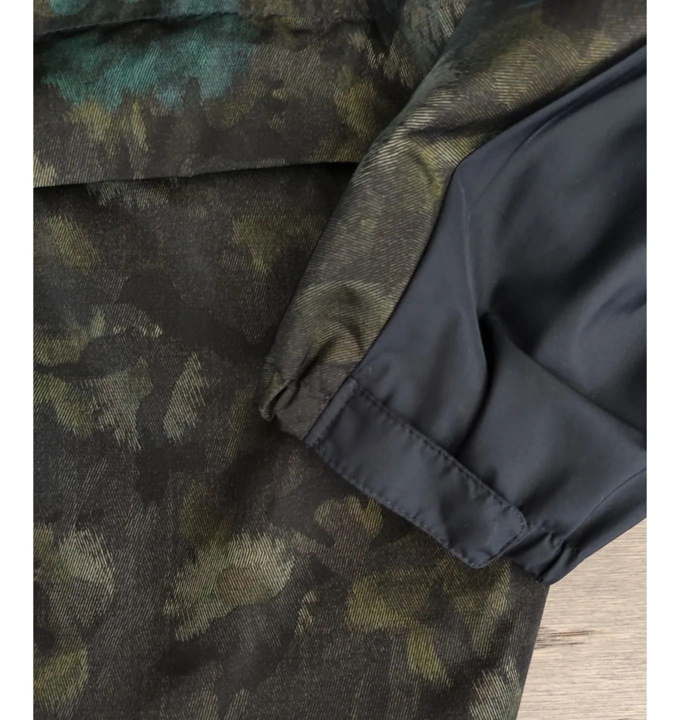 Valentino Valentino camo windbreaker L - Fashionella Size US L / EU 52-54 / 3 - 8 Thumbnail