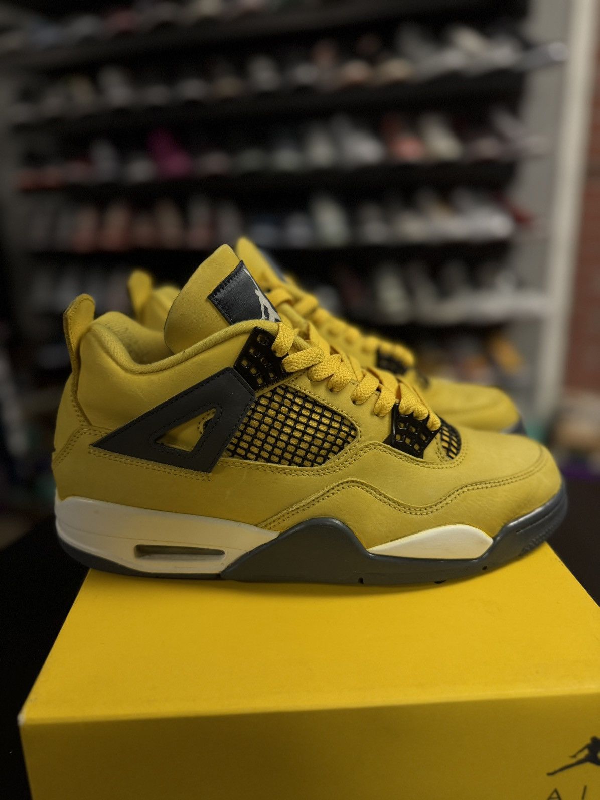 Jordan Brand × Nike Jordan 4 Lightning Size 9 W Box 🧼 (CT8527-700) Size US 9 / EU 42 - 1 Thumbnail