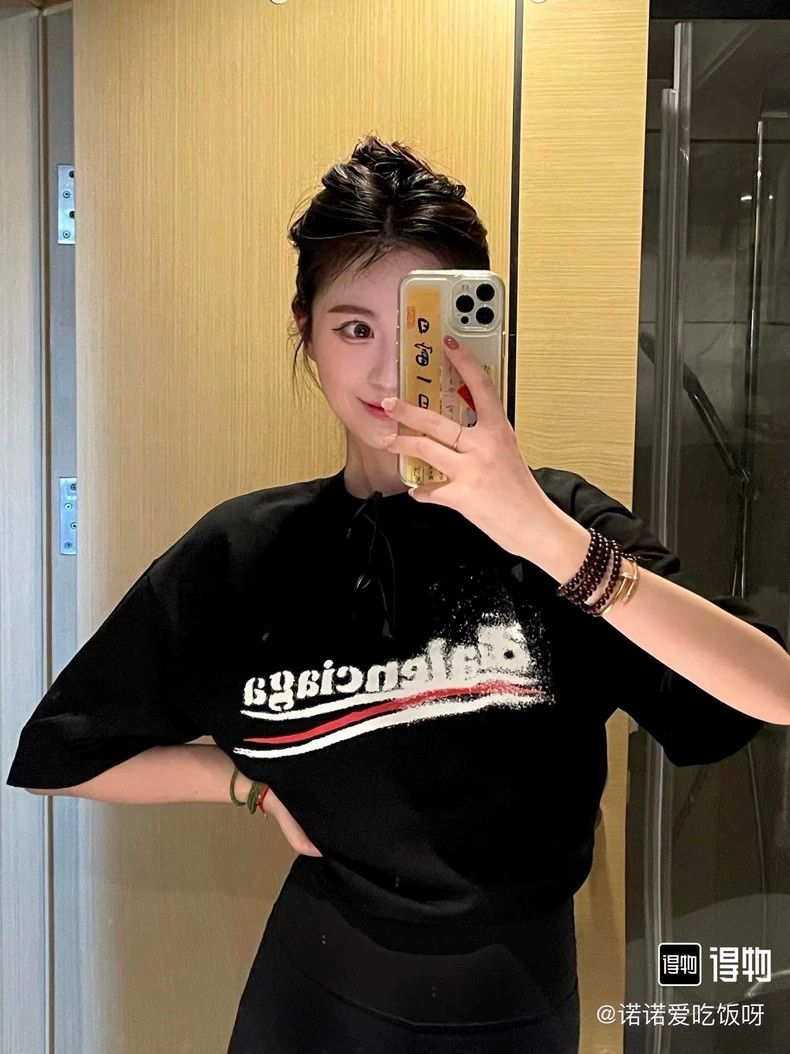 Balenciaga Balenciaga Dissolved fuzzy cola sea wave short sleeve Size US L / EU 52-54 / 3 - 7 Thumbnail