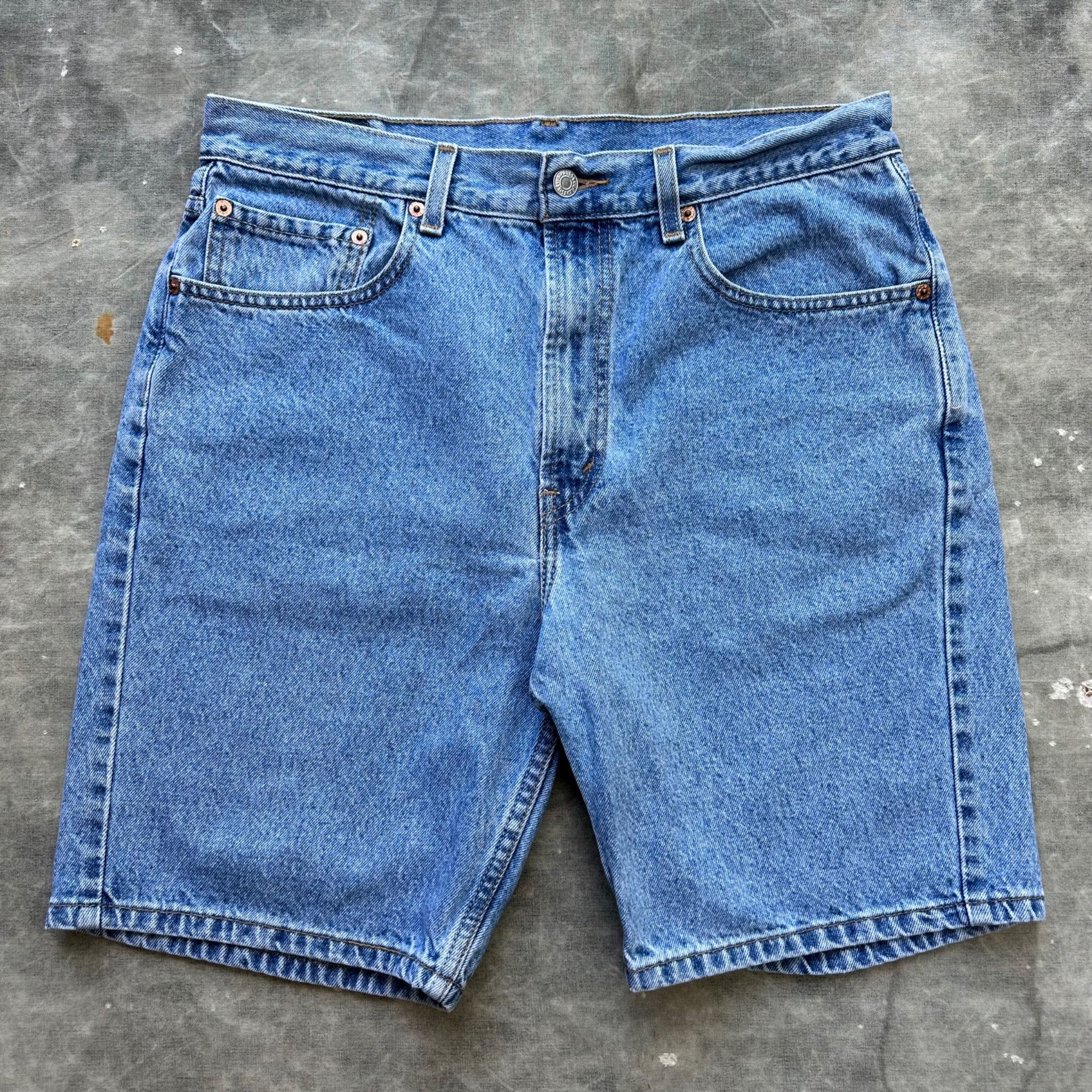 Vintage Vintage Levi’s 505 Lightwash Denim Shorts Jorts Size US 33 - 1 Thumbnail