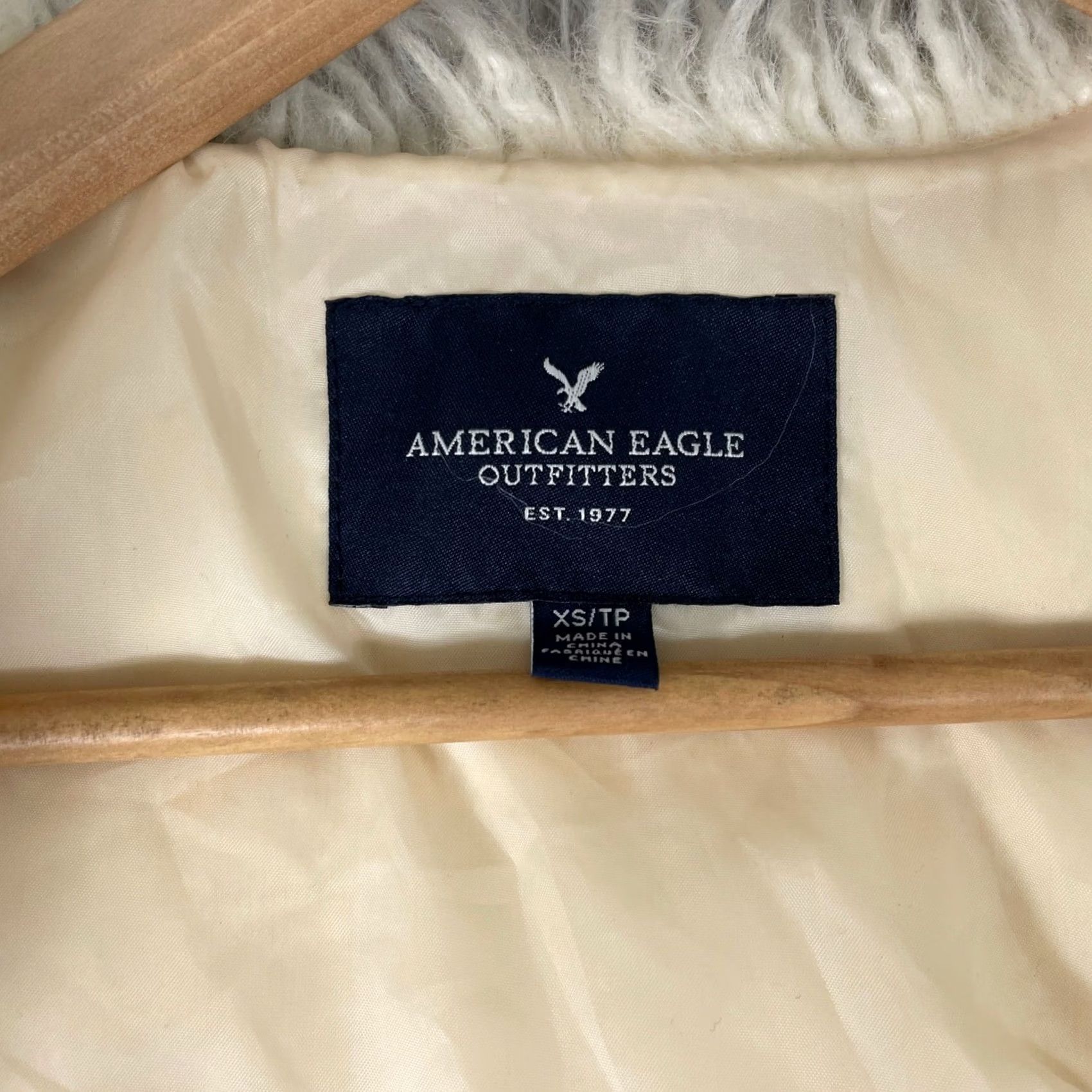 American Eagle Outfitters VINTAGE American Eagle Outfitters Faux Fur Vest Womens XS Cream Shaggy Boho Glam Y2K Layering Size XS / US 0-2 / IT 36-38 - 3 Thumbnail