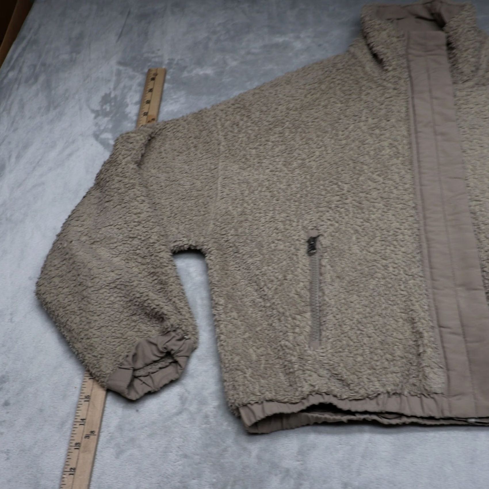 Vuori Vuori Jacket Womens M Beige White Sherpa Teddy Cozy Fleece Full Zip Pockets Zipper Snap Casual Fall Winter Relaxed Size M / US 6-8 / IT 42-44 - 2 Thumbnail