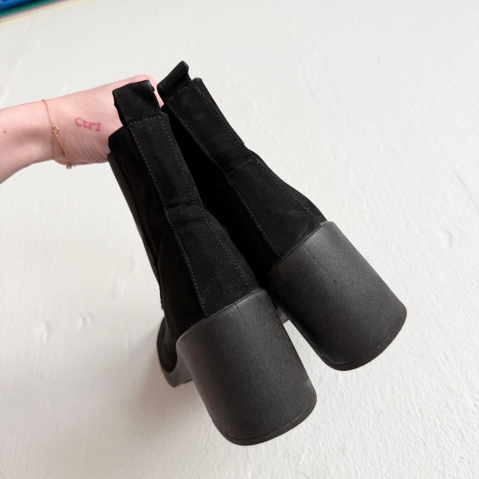 Urban Outfitters Urban Outfitters Black Suede Block Heel Chelsea Boots Size 7 Size US 7 / IT 37 - 4 Thumbnail