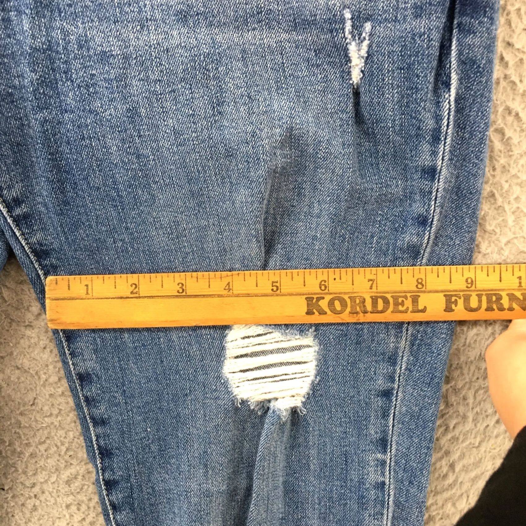 Gap GAP Girlfriend Distressed Jeans Womens 27 Blue Denim Mid Rise Zip Fly Jeans Size 27" / US 4 / IT 40 - 6 Thumbnail