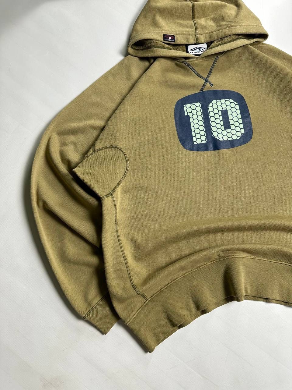 Umbro Vintage Umbro 00s Training Hoodie Football Jersey #10 Size US M / EU 48-50 / 2 - 2 Thumbnail
