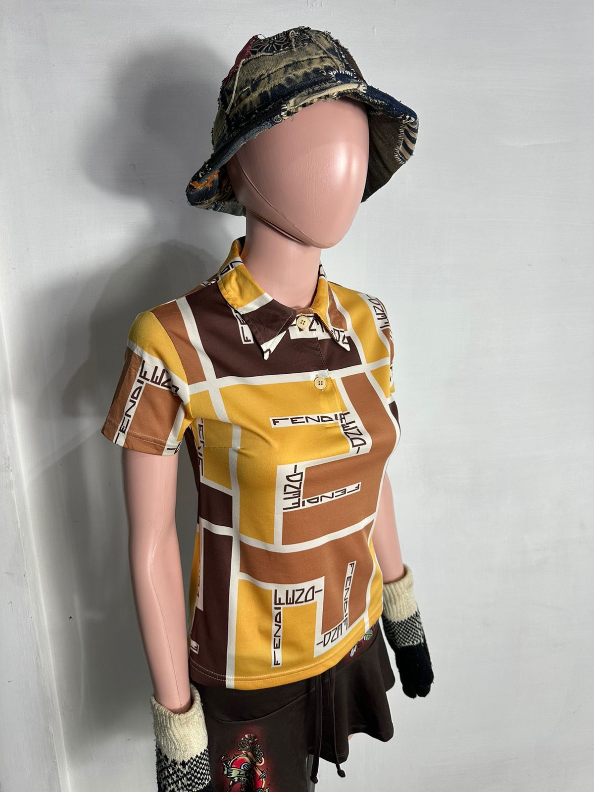 Fendi × Vintage Fendi Polos Logo Font Design Size M / US 6-8 / IT 42-44 - 2 Thumbnail
