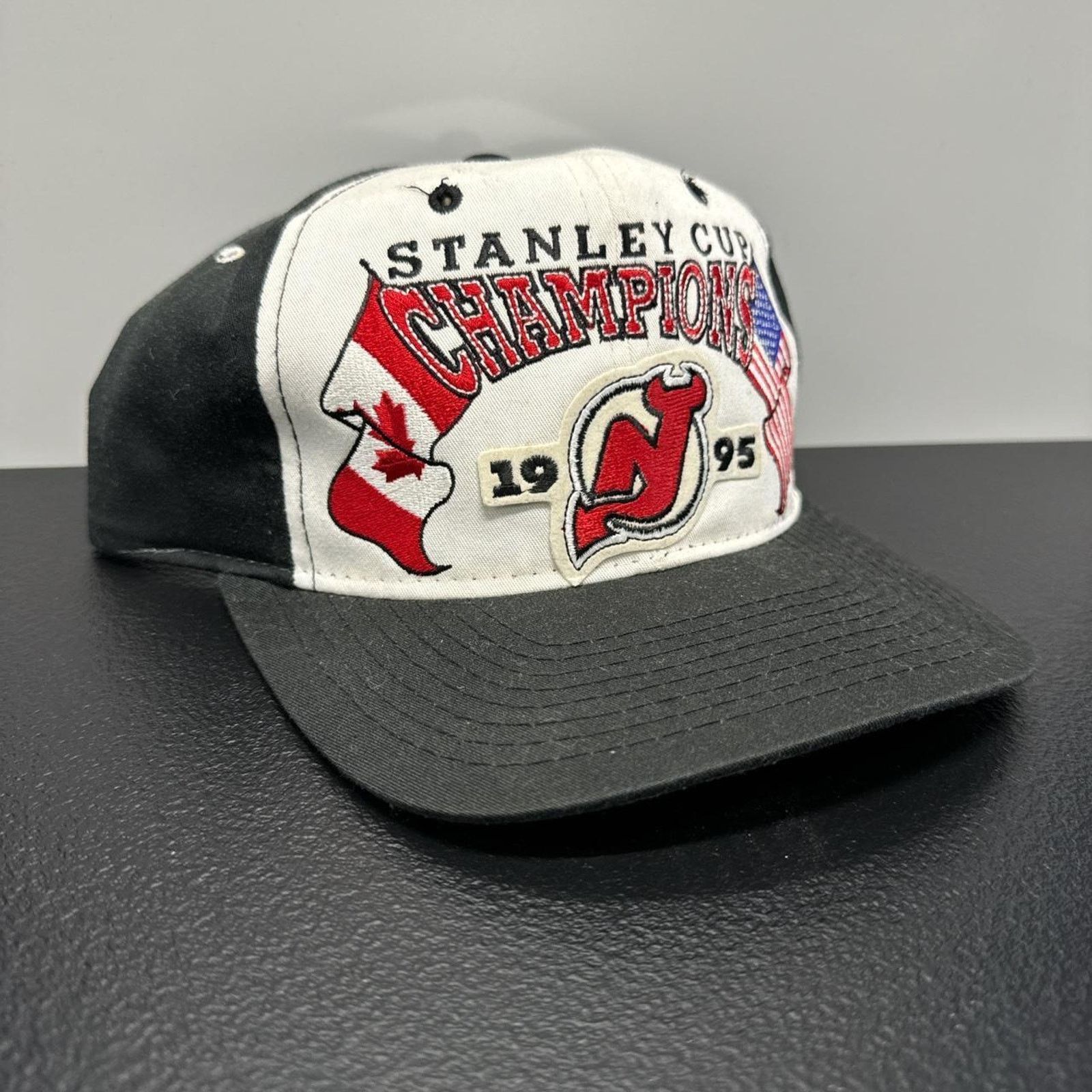 Starter × Vintage New Jersey Devils Vintage 90s Starter SnapBack Hat Size ONE SIZE - 1 Thumbnail
