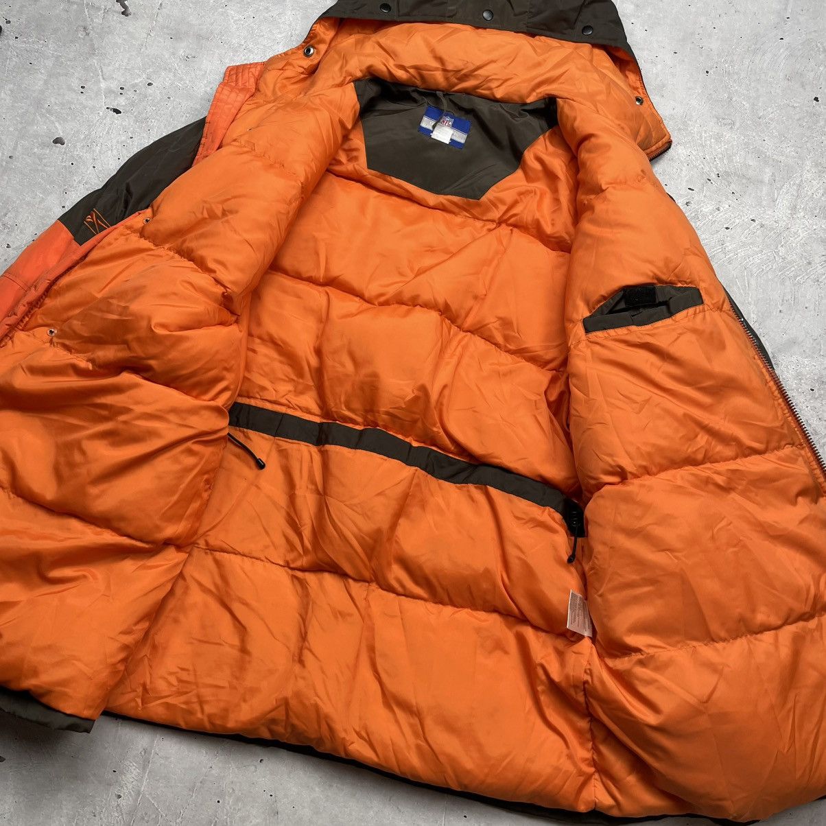NHL × Vintage Vintage Reebok 90s Cleveland Football Quilted Hooded Jacket Size US XL / EU 56 / 4 - 12 Thumbnail