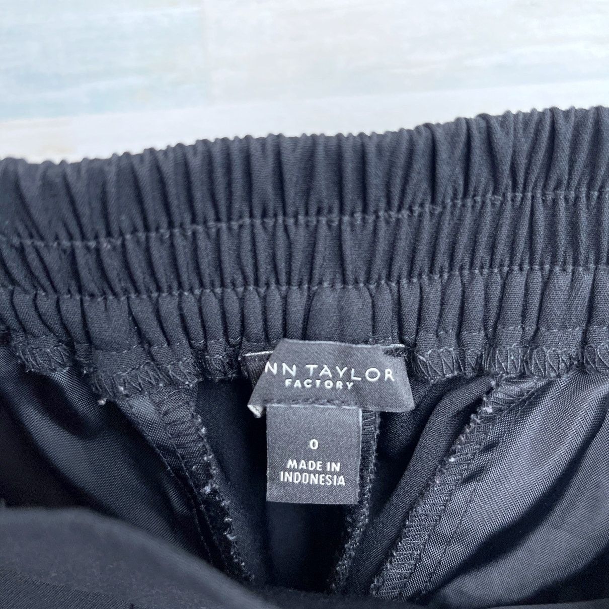 Ann Taylor Ann Taylor Pleated Tie Hem Dress Pants Black Mid Rise 0 Size 25" / US 0 / IT 36 - 6 Thumbnail