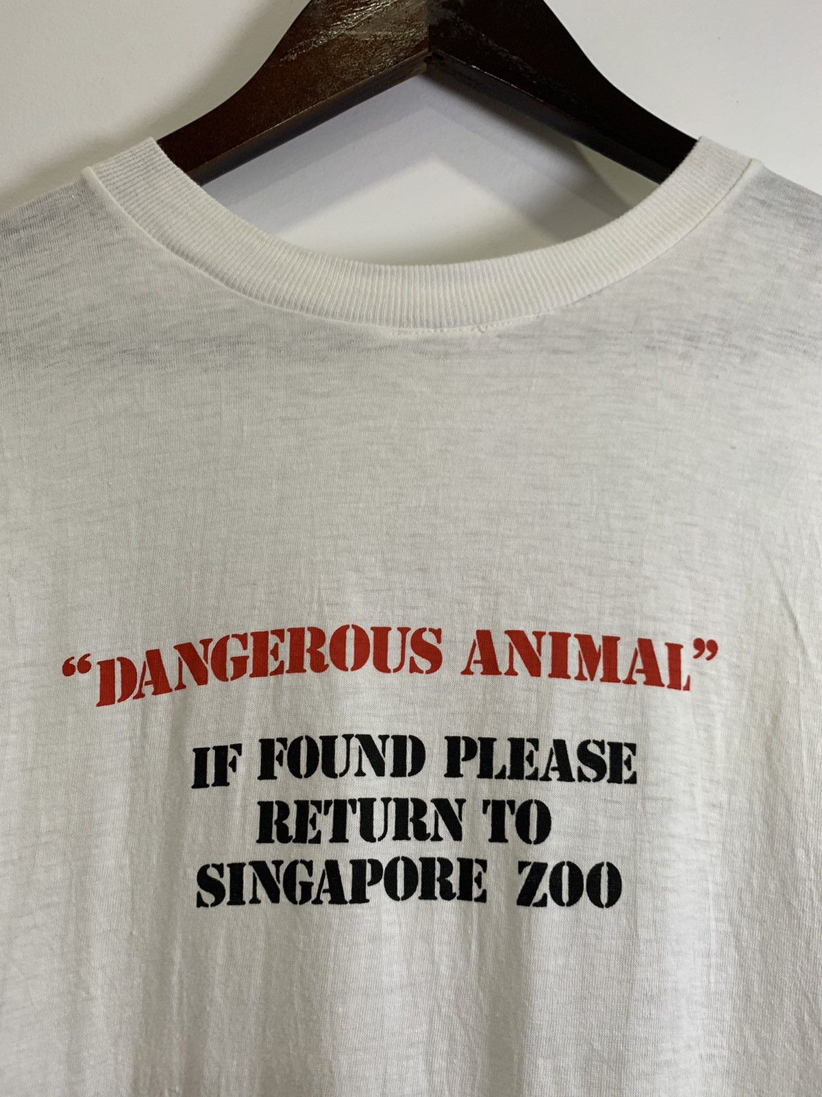 Vintage Vintage Escaped From Singapore Zoo Tshirt Size US M / EU 48-50 / 2 - 4 Thumbnail