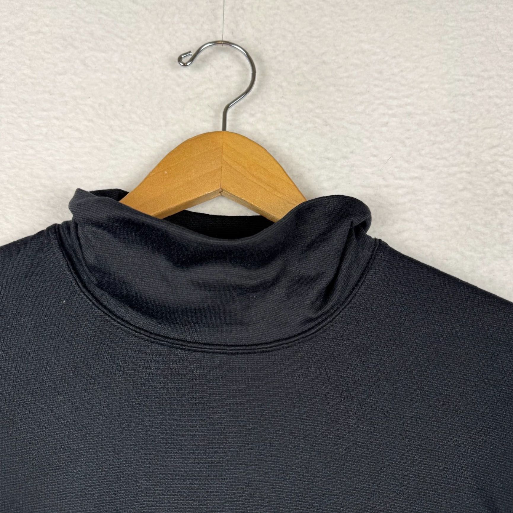 Patagonia VINTAGE Patagonia Capilene XL Black Long Sleeve Turtle Neck Shirt Pullover Made in USA Men XL Black T-Shirt Activewear Hiking USA 90s Size US XL / EU 56 / 4 - 6 Thumbnail