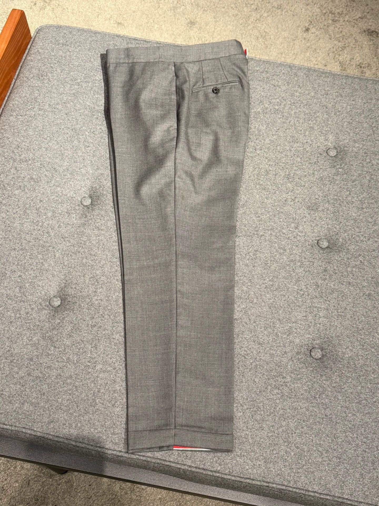 Thom Browne Thom Browne Women's Mid-Gray Wool Slim Trousers 42 (New) Size 28" / US 6 / IT 42 - 3 Thumbnail