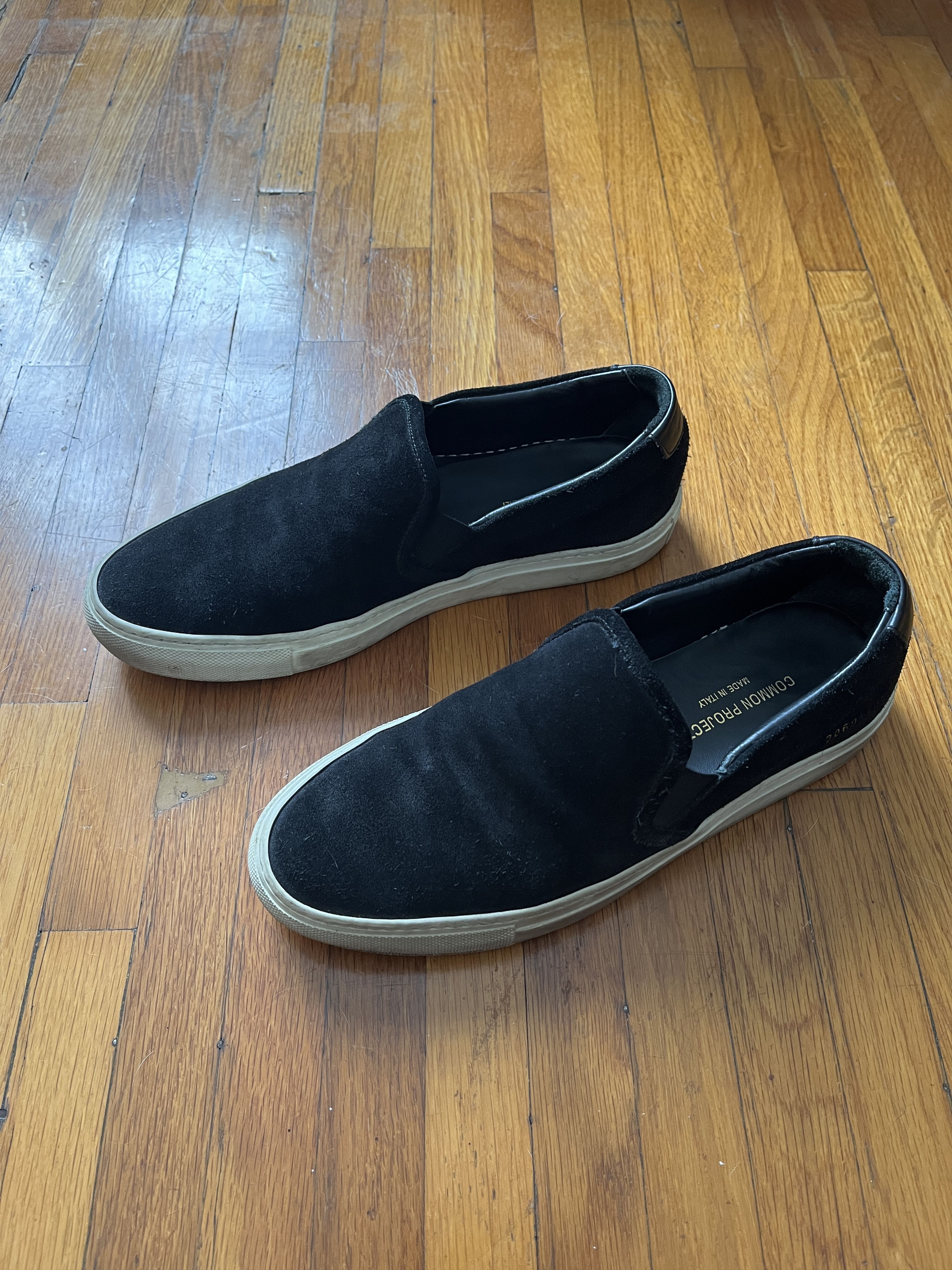 Common Projects Common Projects Slip On Suede Black Size US 7 / EU 40 - 1 Thumbnail