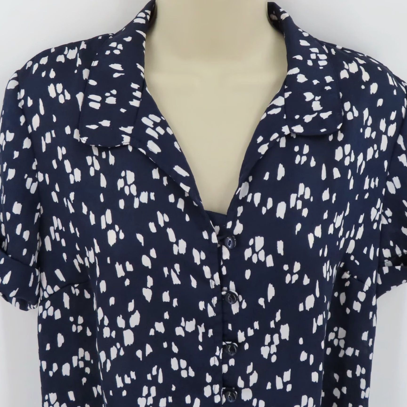 Coldwater Creek VINTAGE? No — Coldwater Creek Shirt Blouse Collared Button Front Short Sleeve Women’s Small Blue White Modern Woman Blouse Shirt Top Mens? Girls? Size S / US 4 / IT 40 - 2 Thumbnail