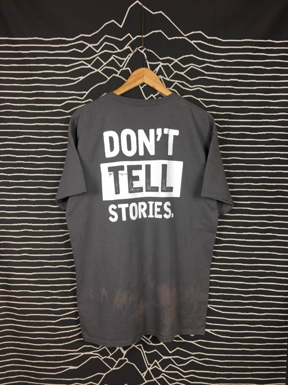 Hanes × Vintage Don't Tell Stories Wording Statement Tee Size US XL / EU 56 / 4 - 1 Thumbnail