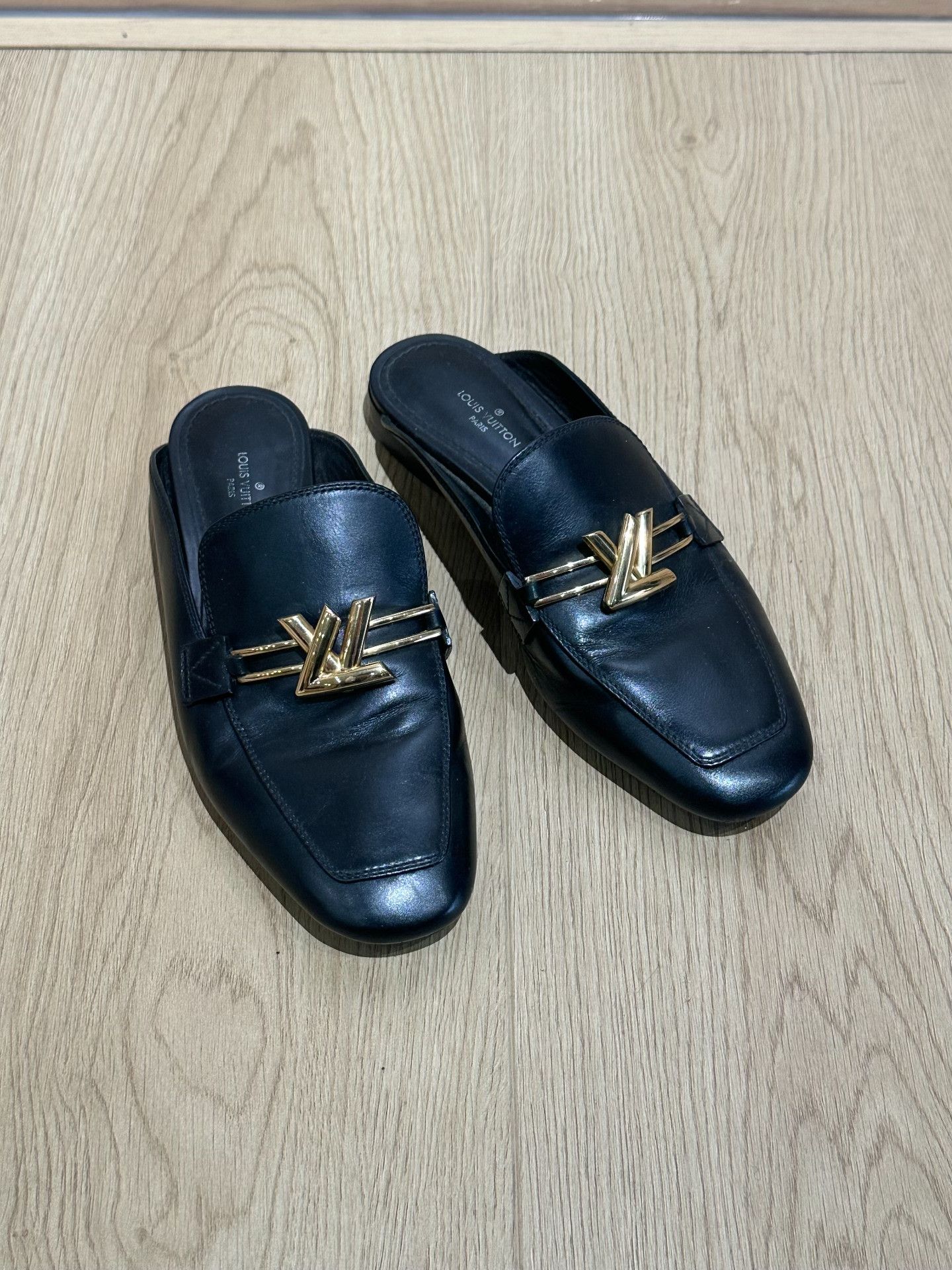 Louis Vuitton Louis Vuitton Black Sandals us_5 Women Size US 5 / IT 35 - 1 Thumbnail