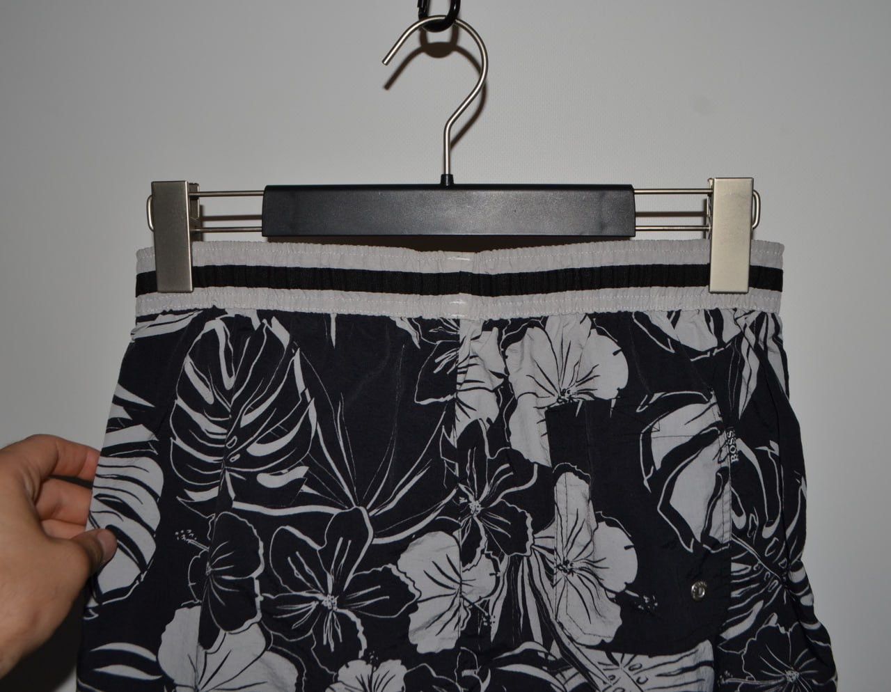 Hugo Boss Hugo Boss Shorts Hawaii Vintage Men size S Size US 30 / EU 46 - 5 Thumbnail