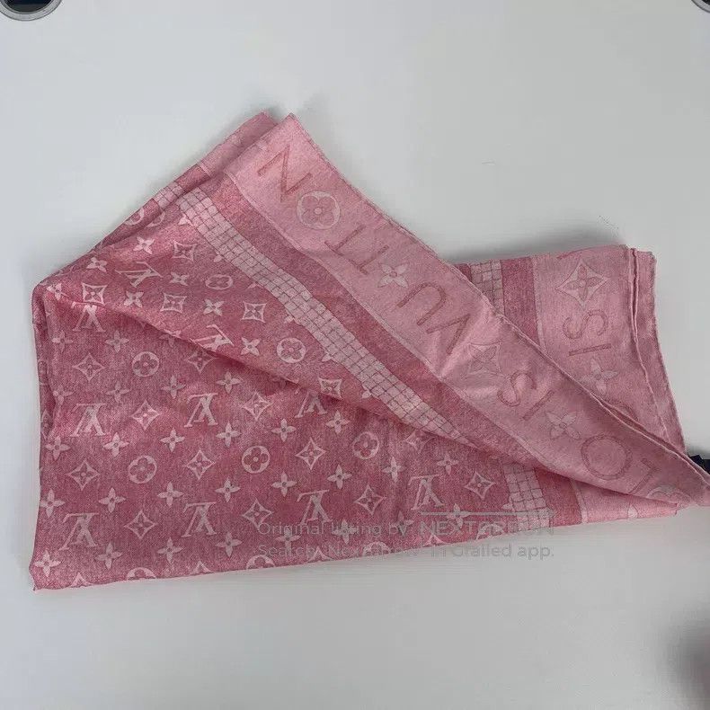 Louis Vuitton Louis Vuitton Mulberry Silk Scarf Size ONE SIZE - 3 Thumbnail