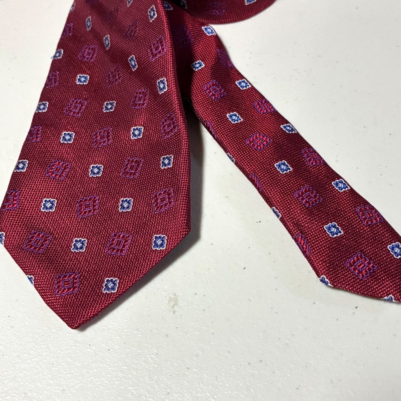Brooks Brothers Brooks Brothers Geometric Medallion Silk Necktie Mens Red Burgundy Pattern Tie Size ONE SIZE - 2 Thumbnail