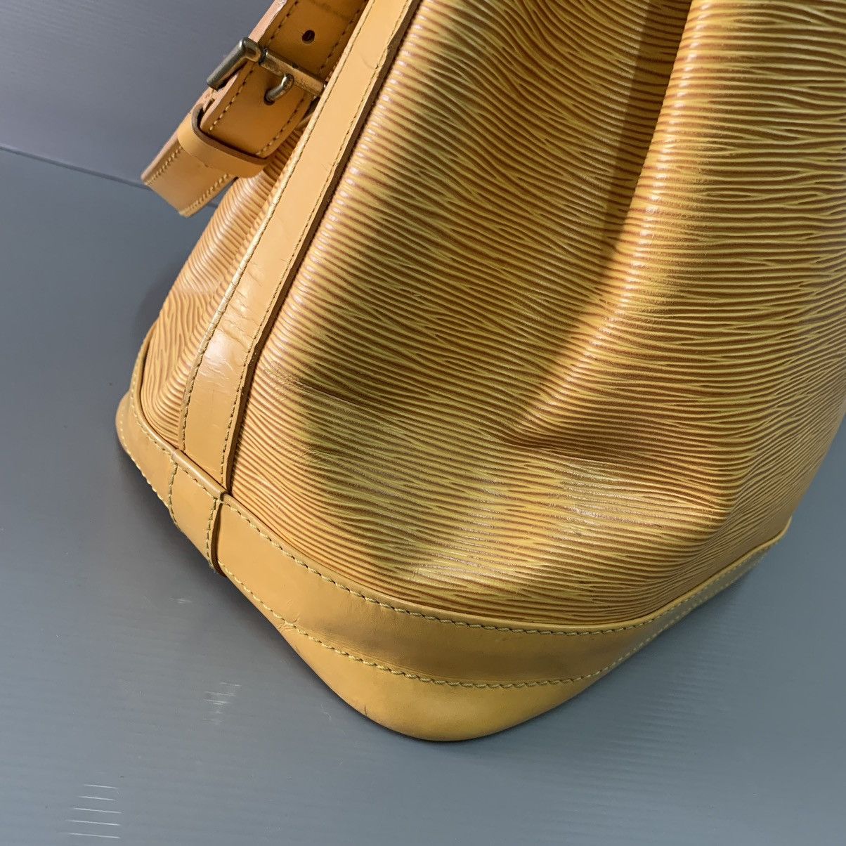 Louis Vuitton Louis Vuitton Epi Leather Bucket Gm Size ONE SIZE - 6 Thumbnail