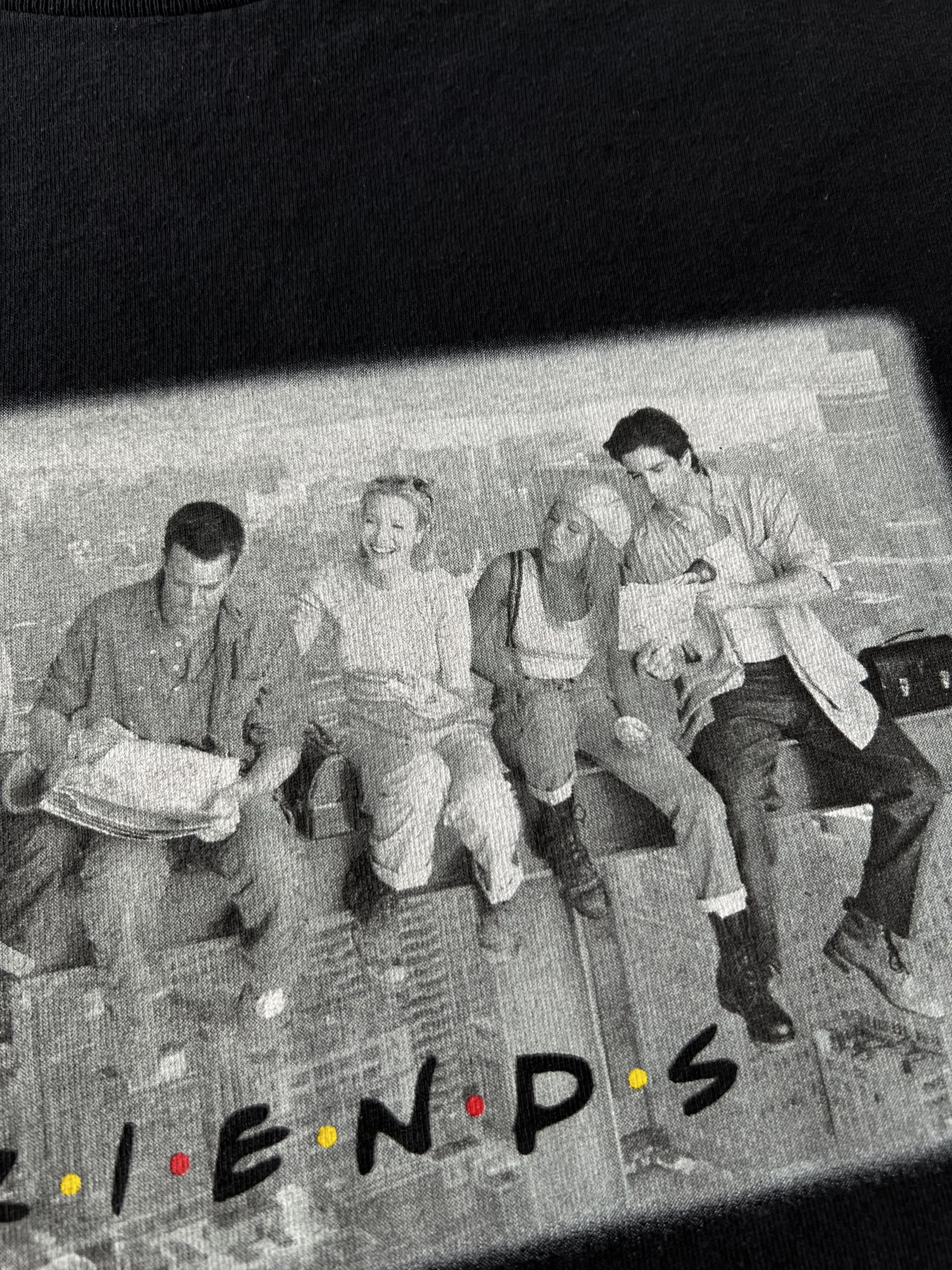 Vintage Vintage 90s Friends TV Series NBC Movie Black T-shirt Size US M / EU 48-50 / 2 - 5 Thumbnail