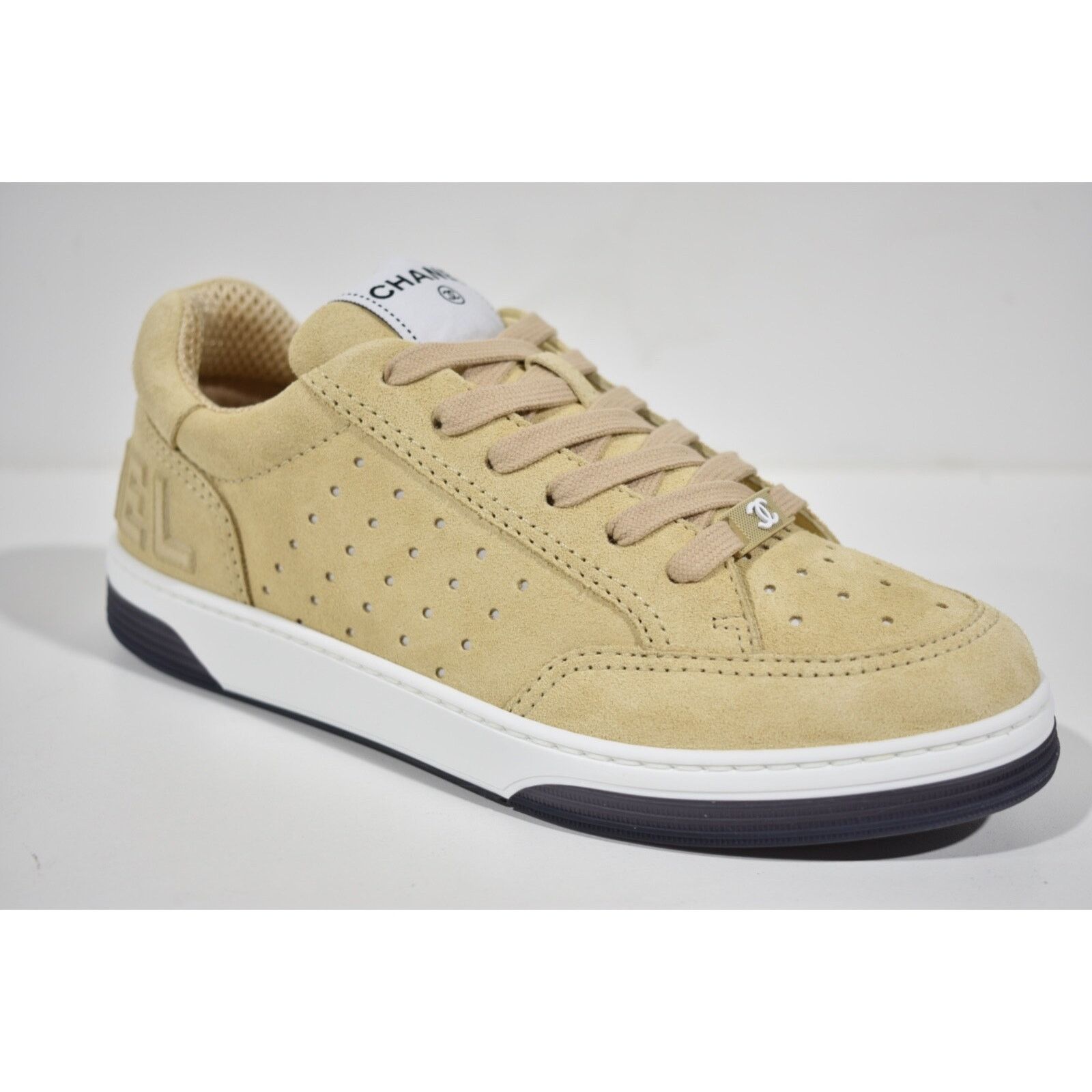 Chanel 22A Suede CC Logo Flat Lace Up Runner Trainer Sneaker 36.5 Size US 6.5 / IT 36.5 - 2 Thumbnail